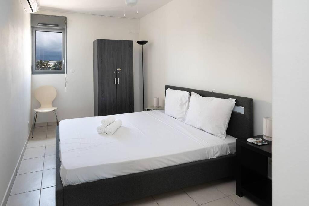 ROYCE classé 3 étoiles - Appartement 4 personnes - Vue mer - idéalement situé sur le front de mer et à 200 m du lagon de ST-PIERRE view 4