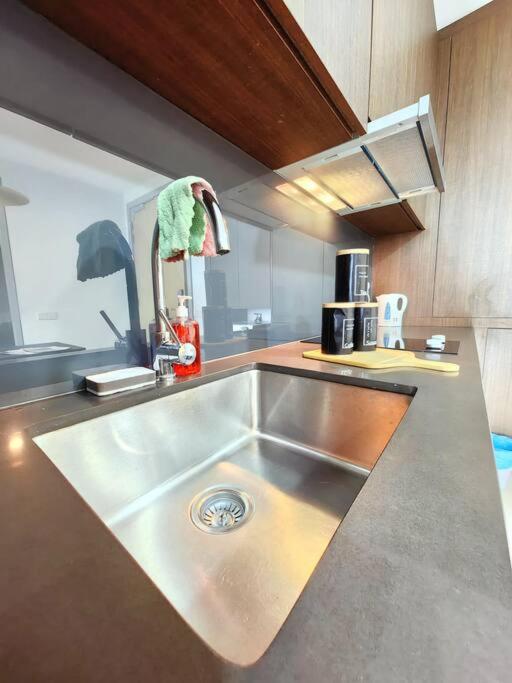 A2305 Grand Medini Studio 100mbps Netflix By STAY photo 5