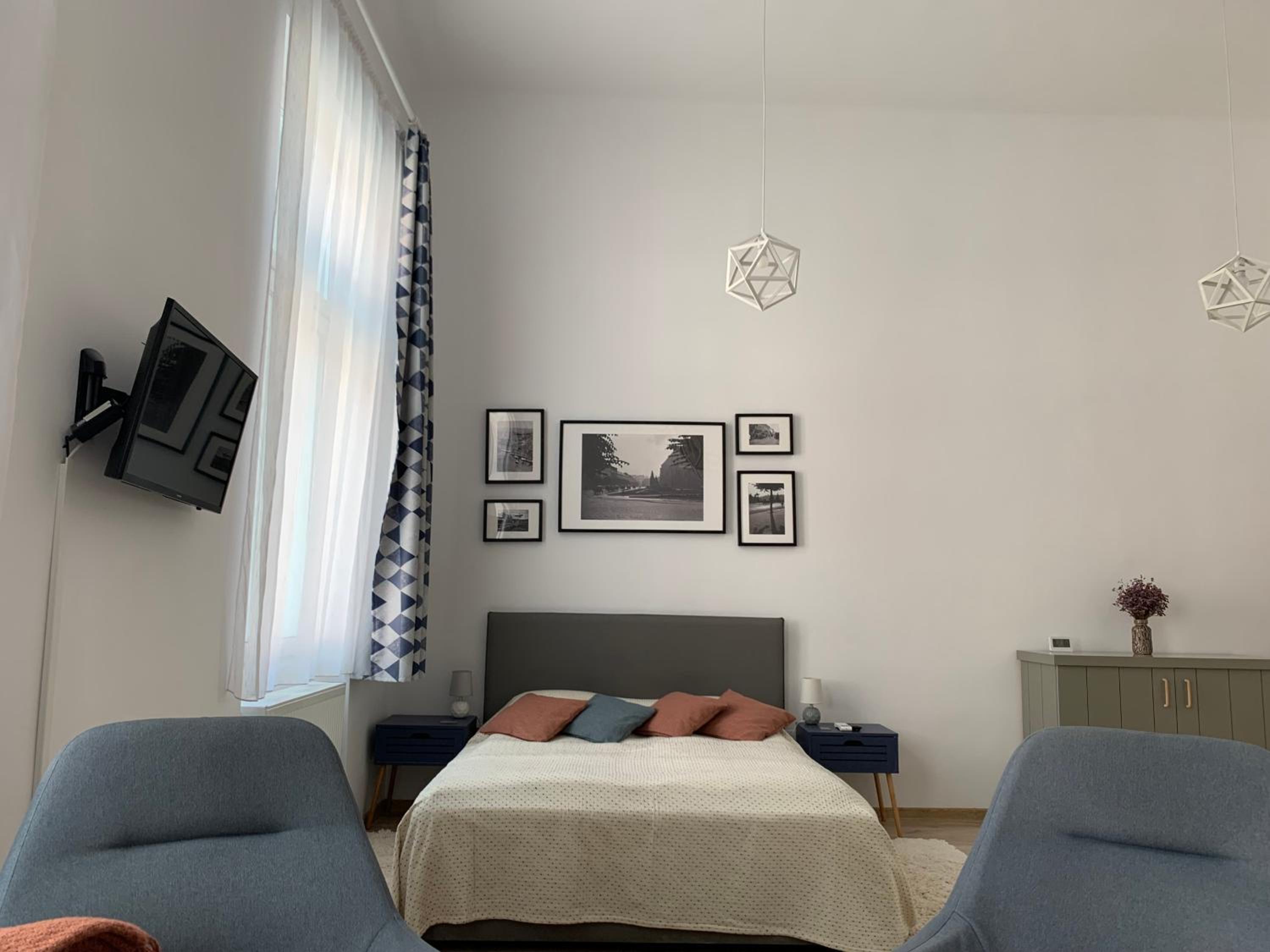 Charming Central Apartments view 4