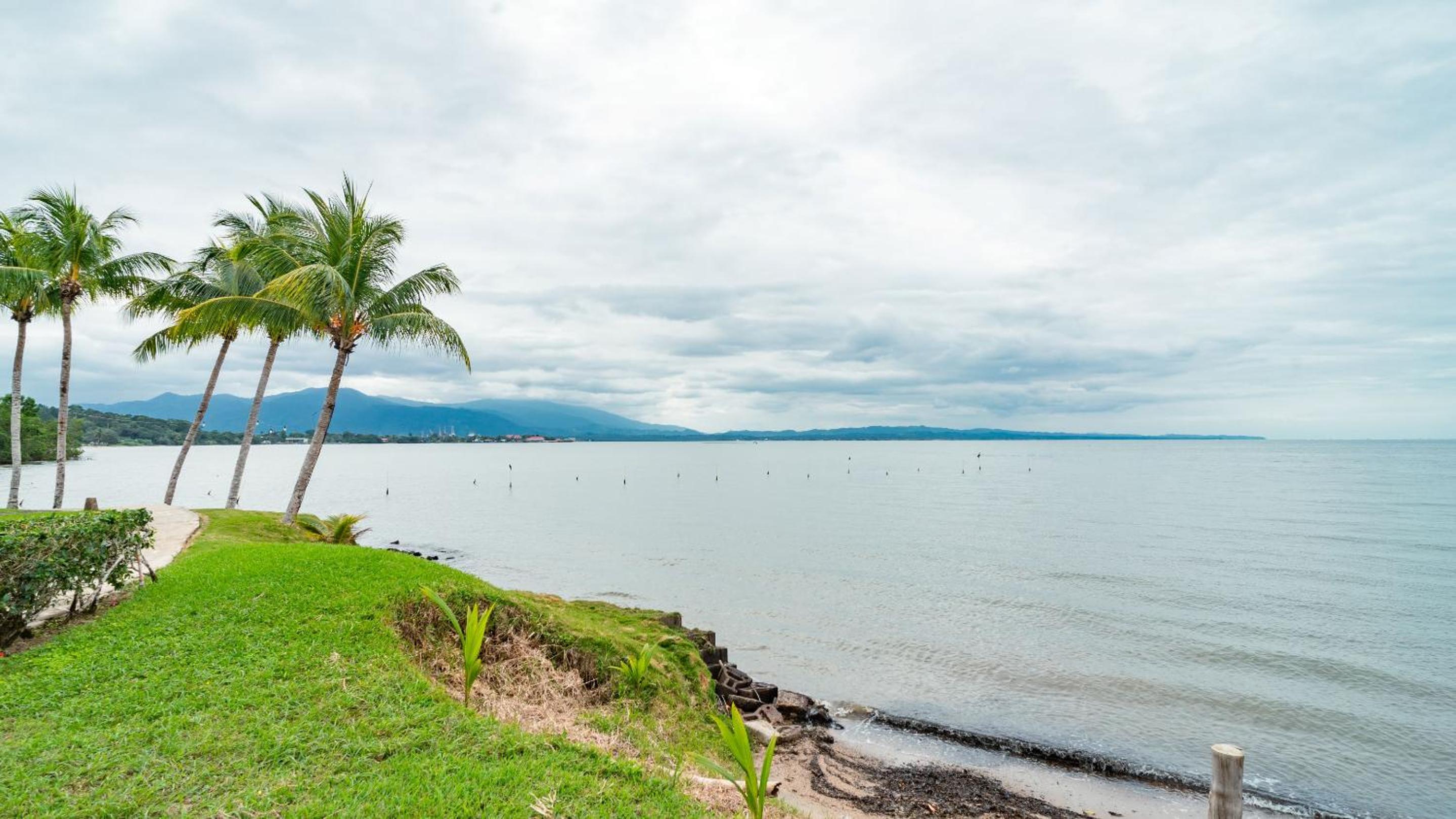 Amatique Bay Hotel