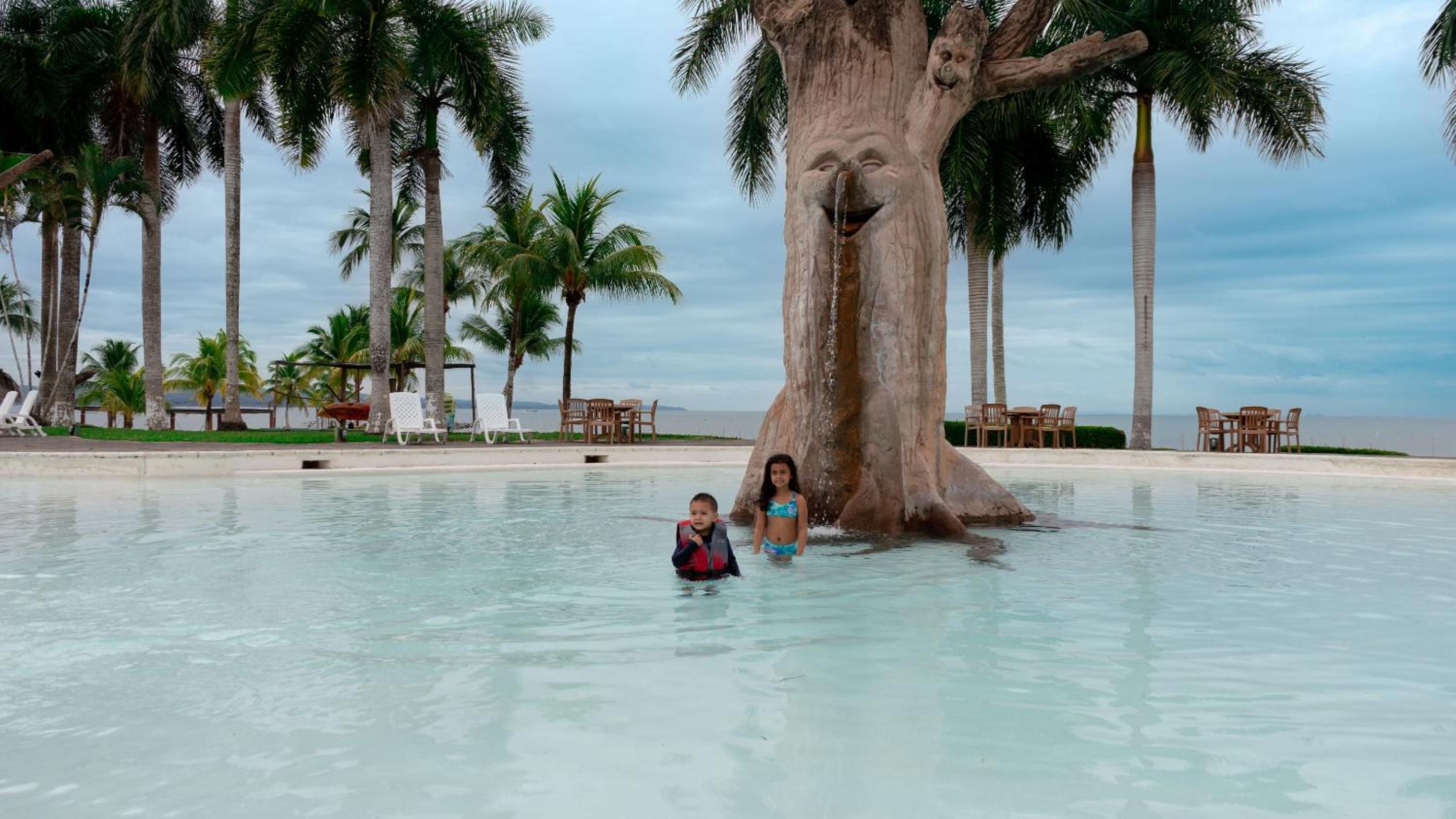Amatique Bay Hotel