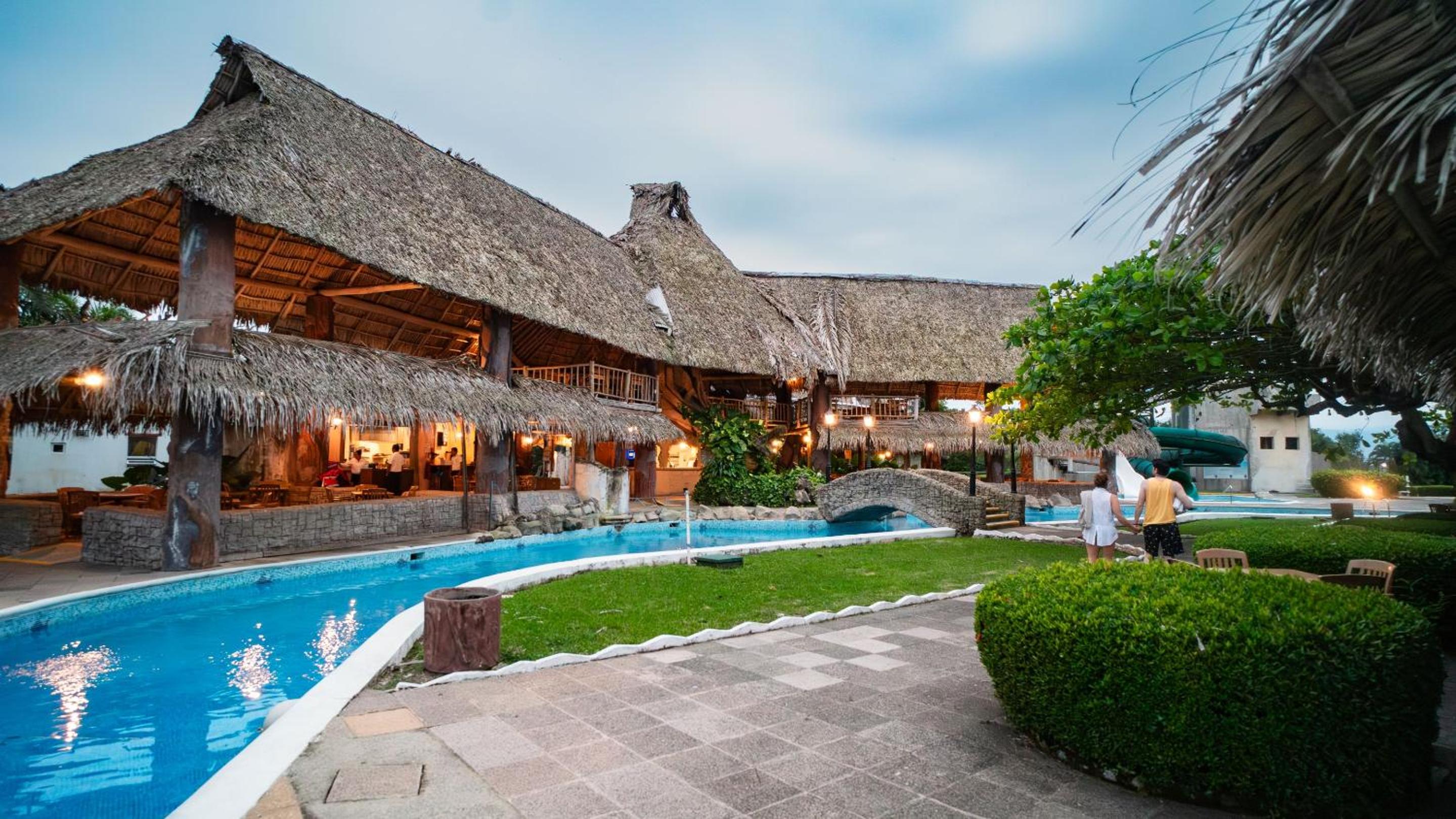 Amatique Bay Hotel