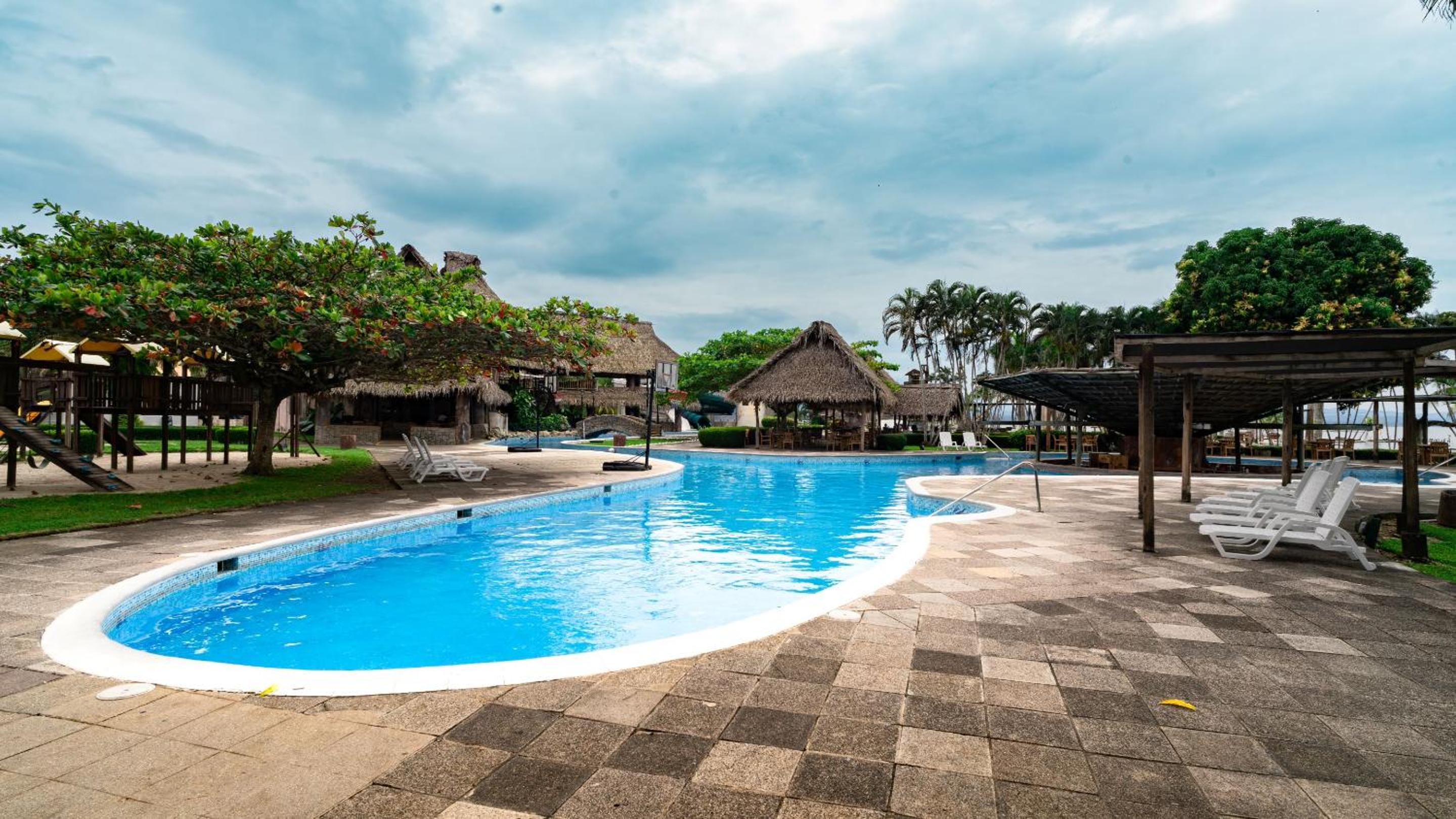Amatique Bay Hotel