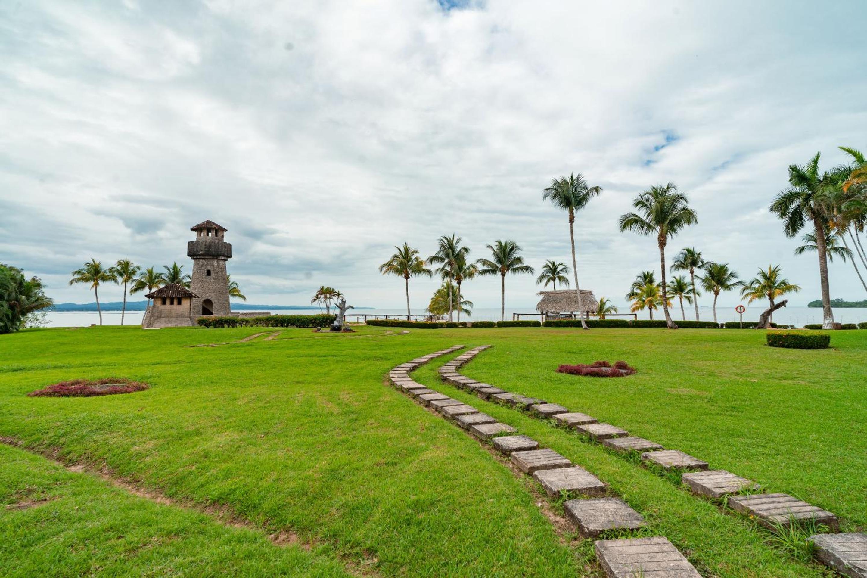 Amatique Bay Hotel