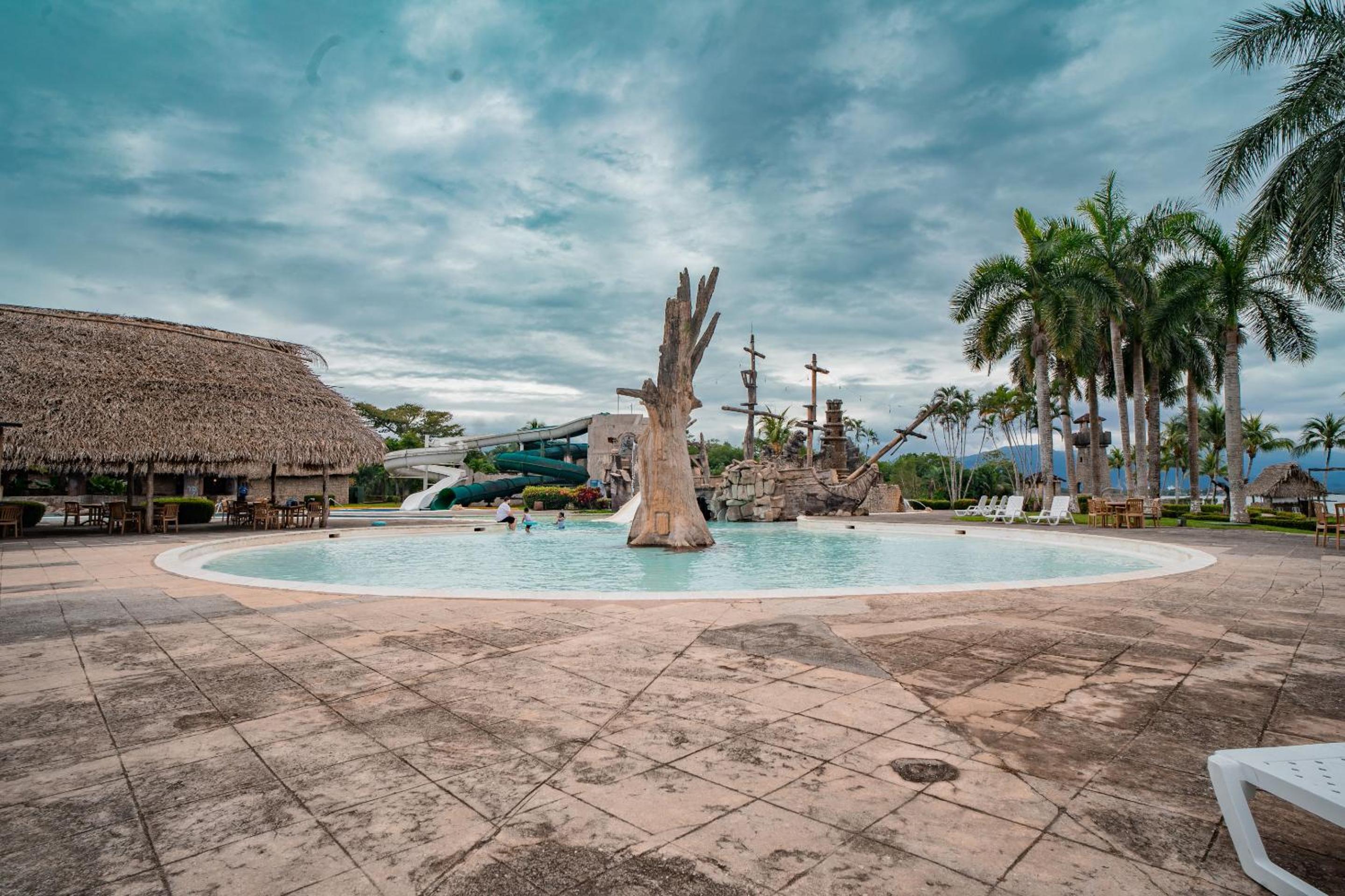 Amatique Bay Hotel