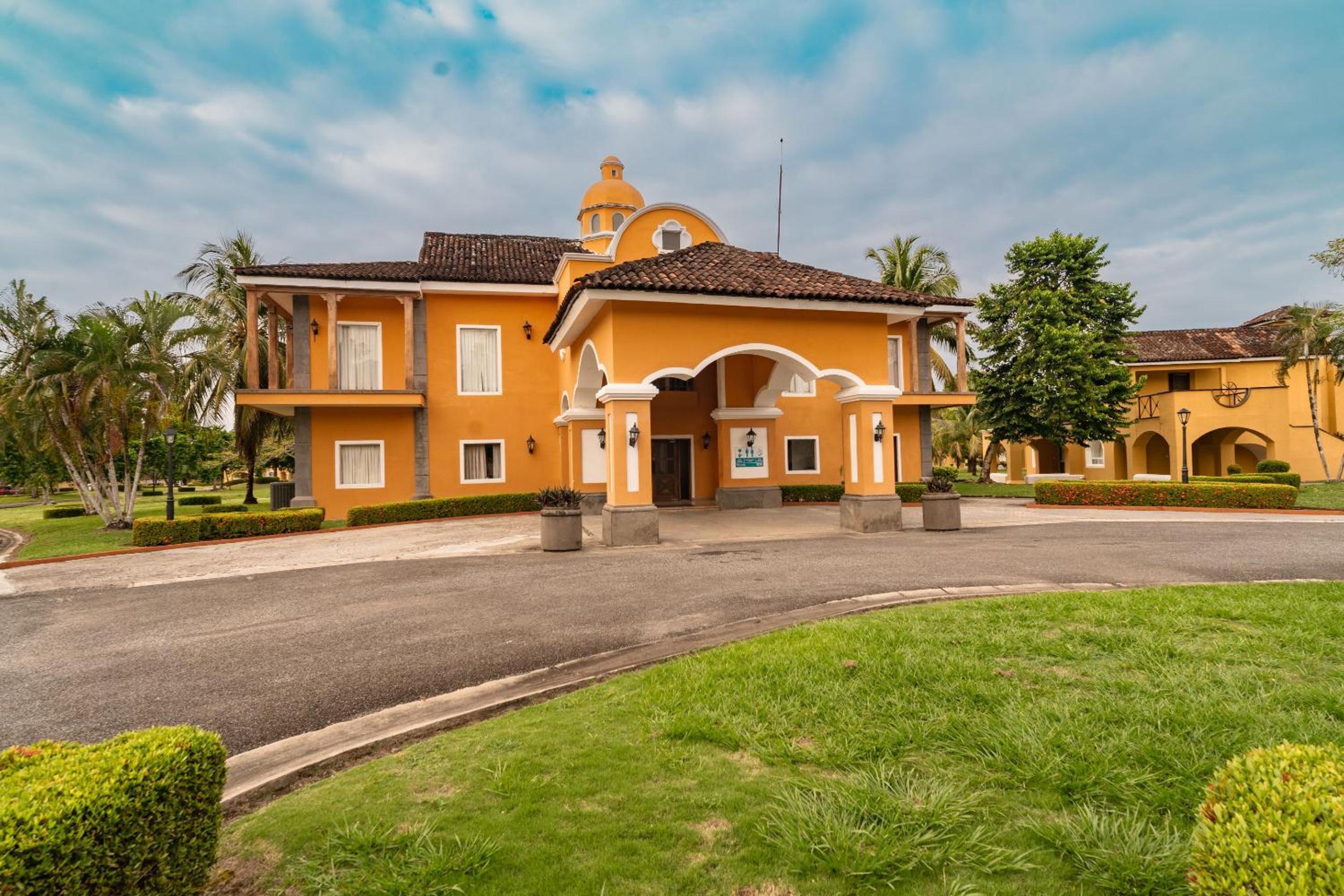 Amatique Bay Hotel