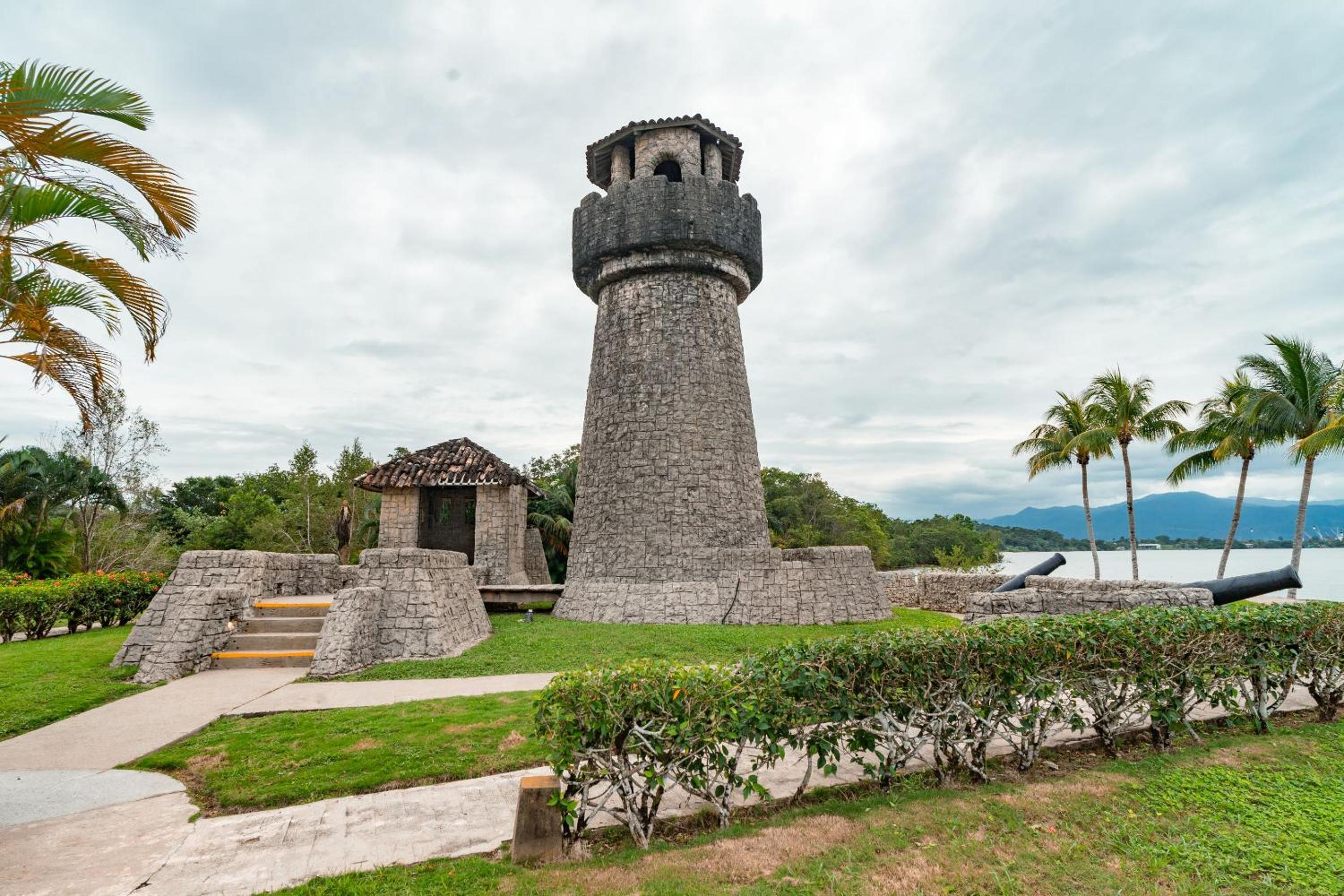 Amatique Bay Hotel