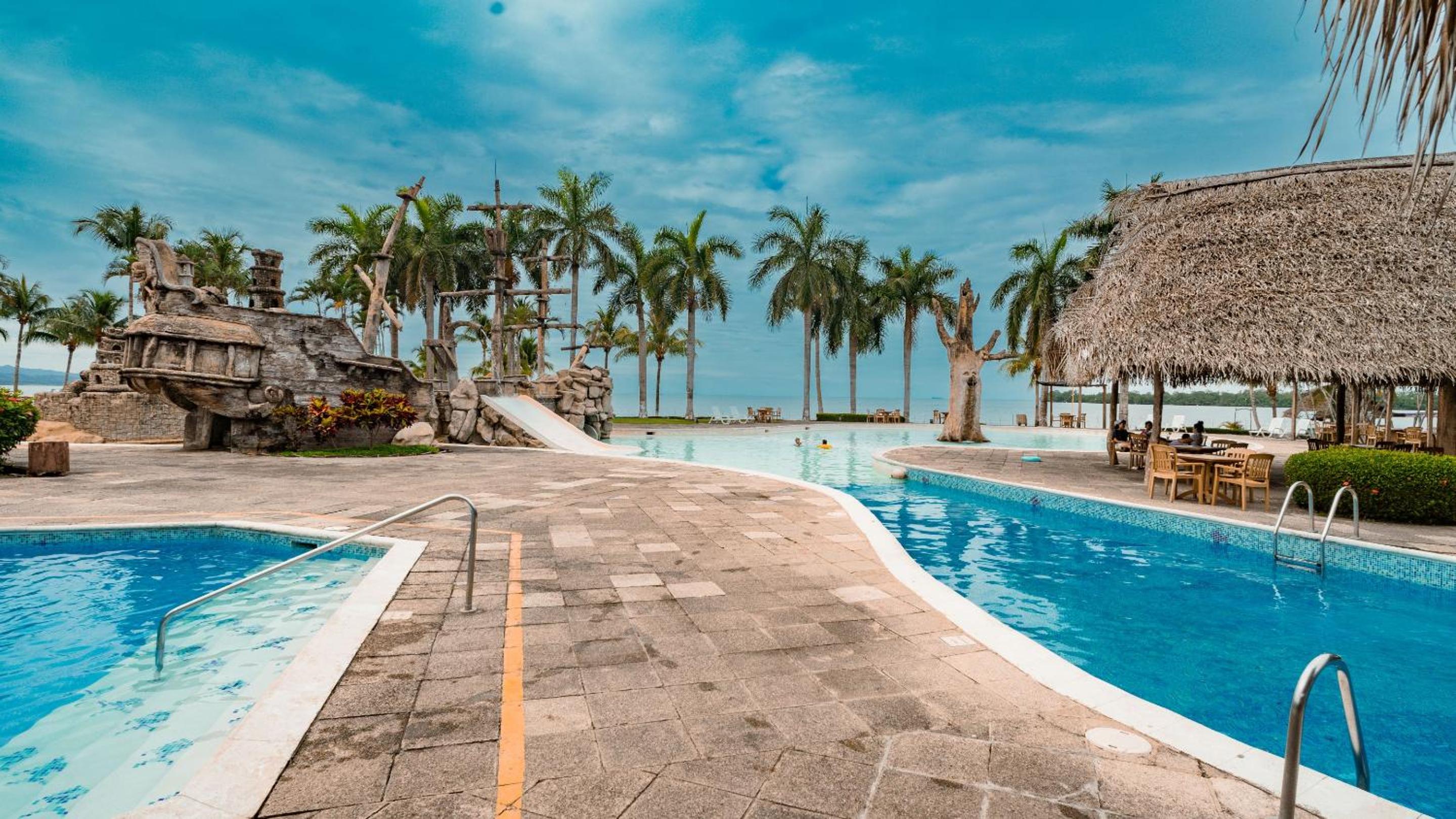 Amatique Bay Hotel