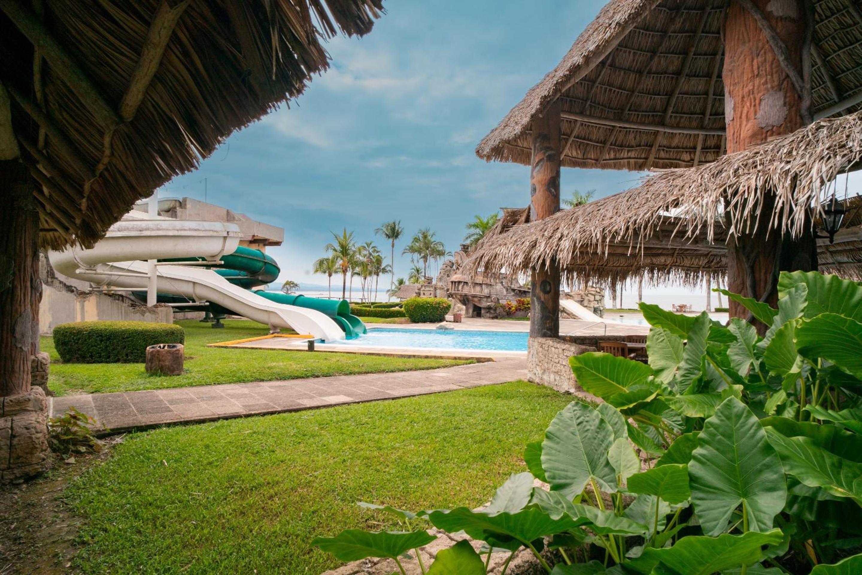 Amatique Bay Hotel