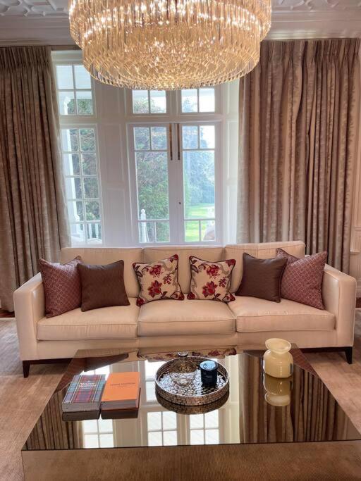 Idyllic Country House in Haslemere view 5