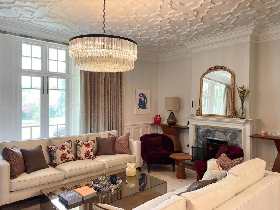 Idyllic Country House in Haslemere view 4