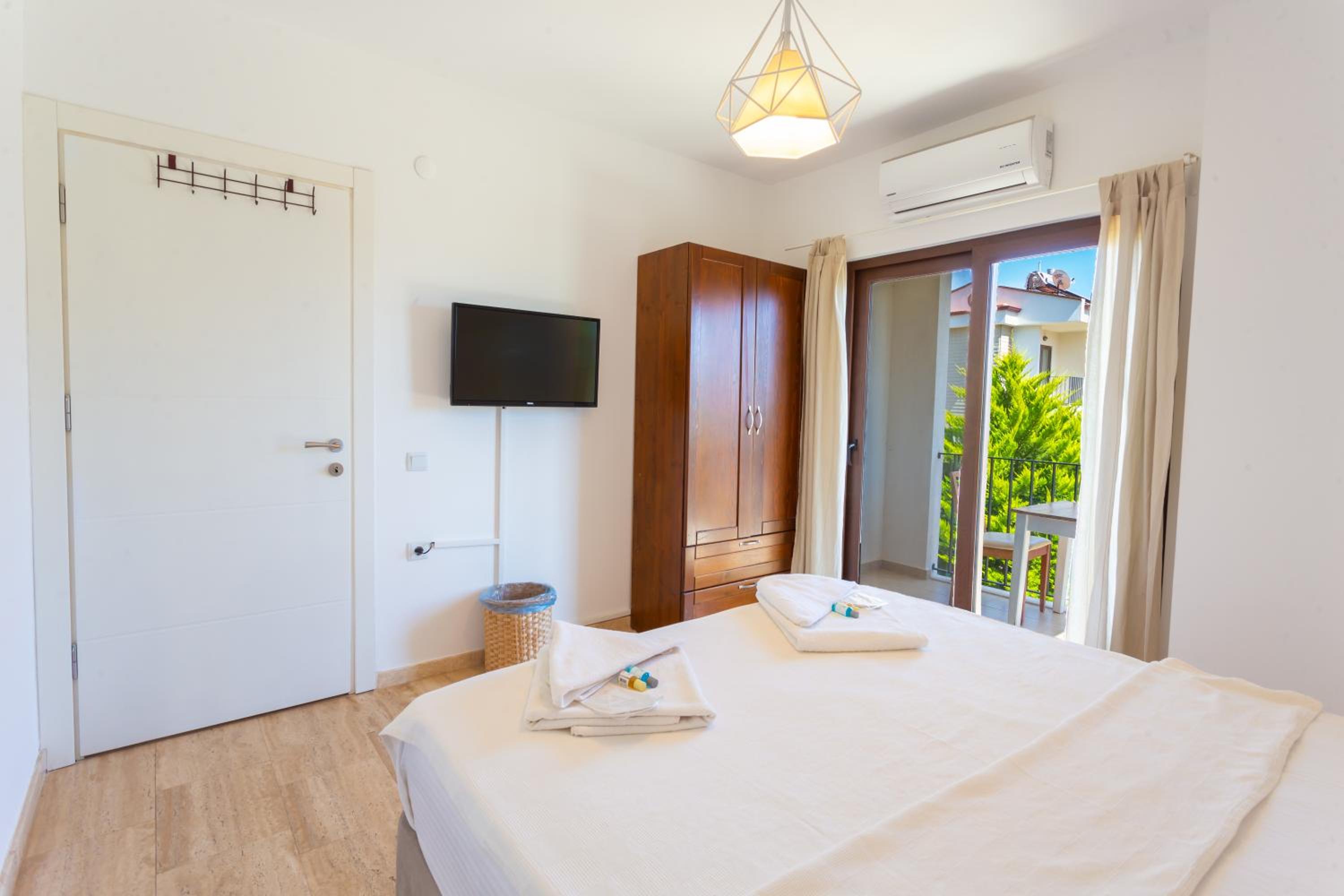 Sea Garden - Image 61