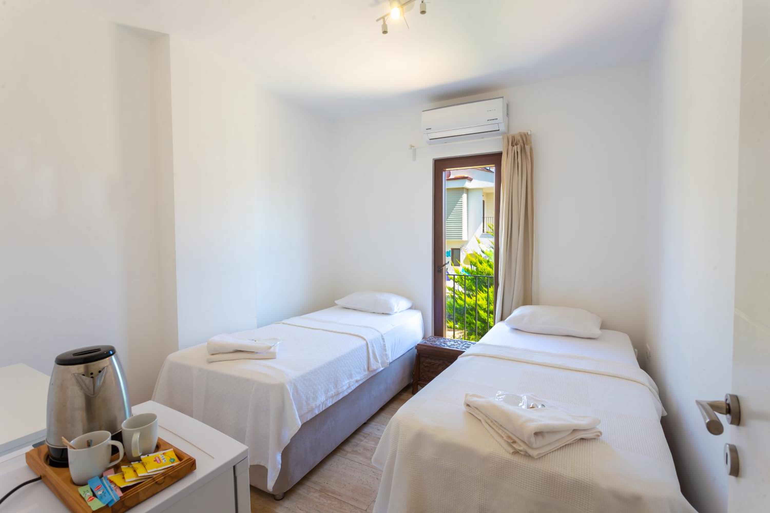 Sea Garden - Image 50