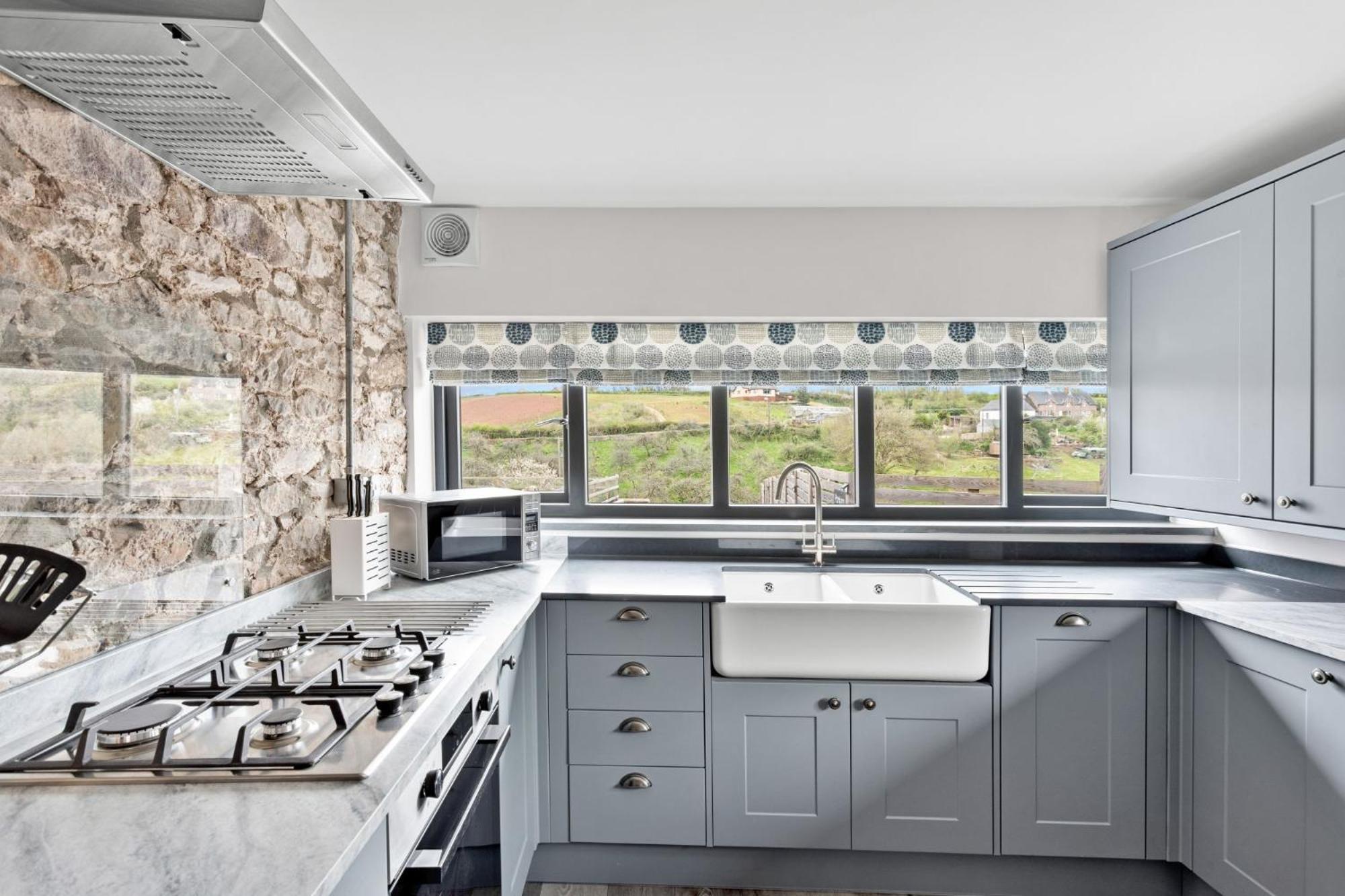The Dairy, Higher Yalberton Farm - Free parking, Countryside view, Hot tub