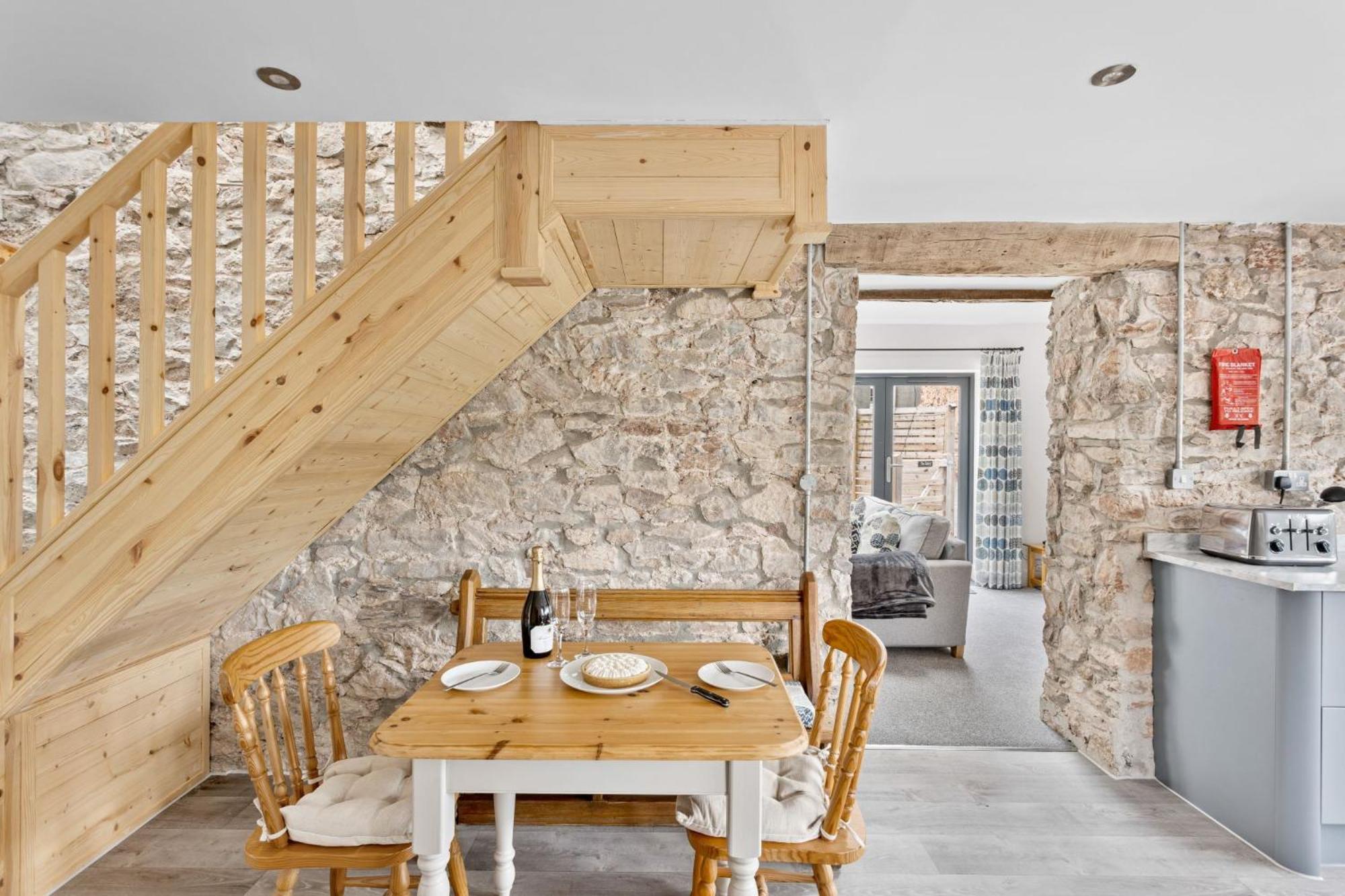 The Dairy, Higher Yalberton Farm - Free parking, Countryside view, Hot tub