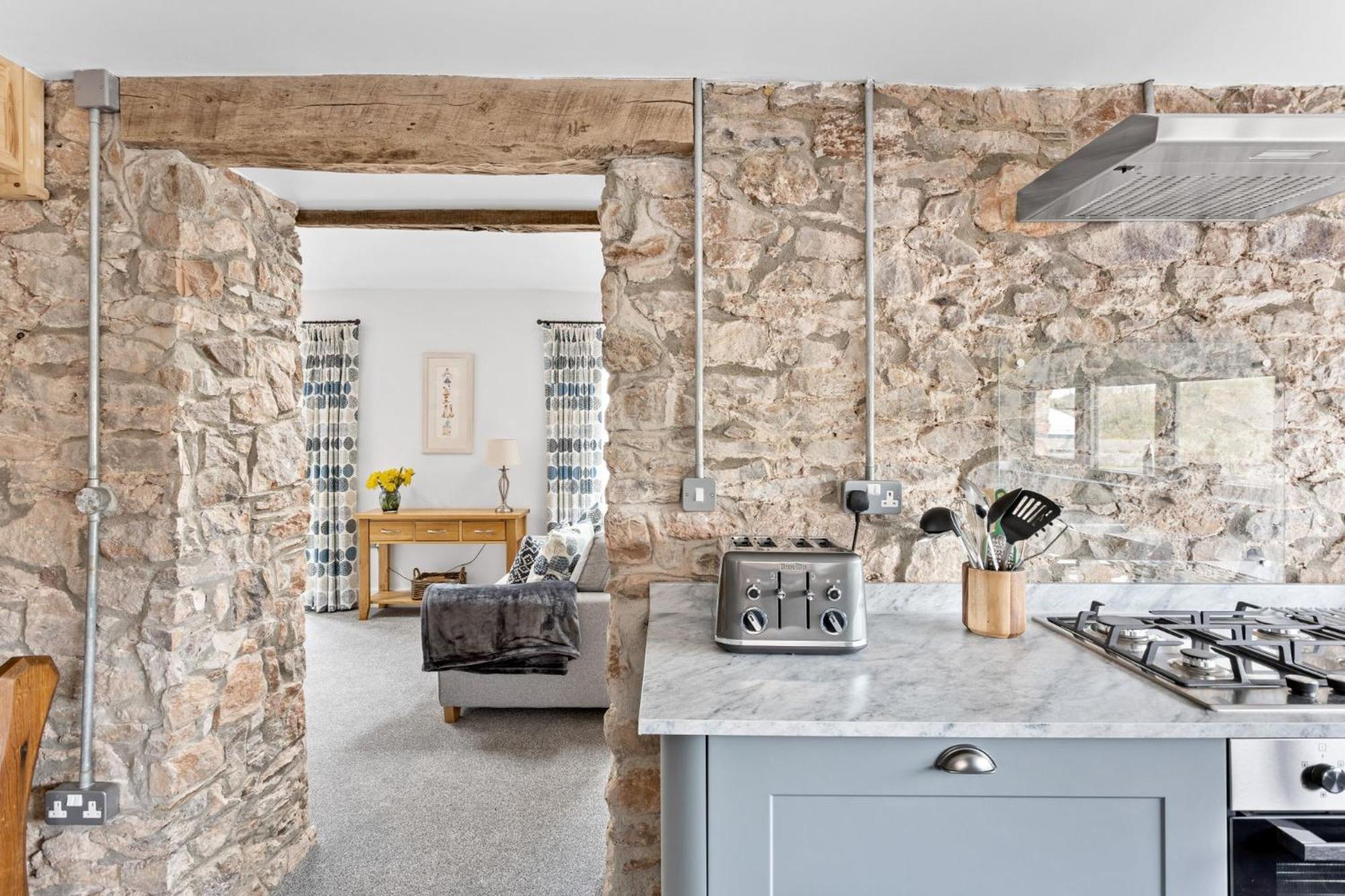 The Dairy, Higher Yalberton Farm - Free parking, Countryside view, Hot tub
