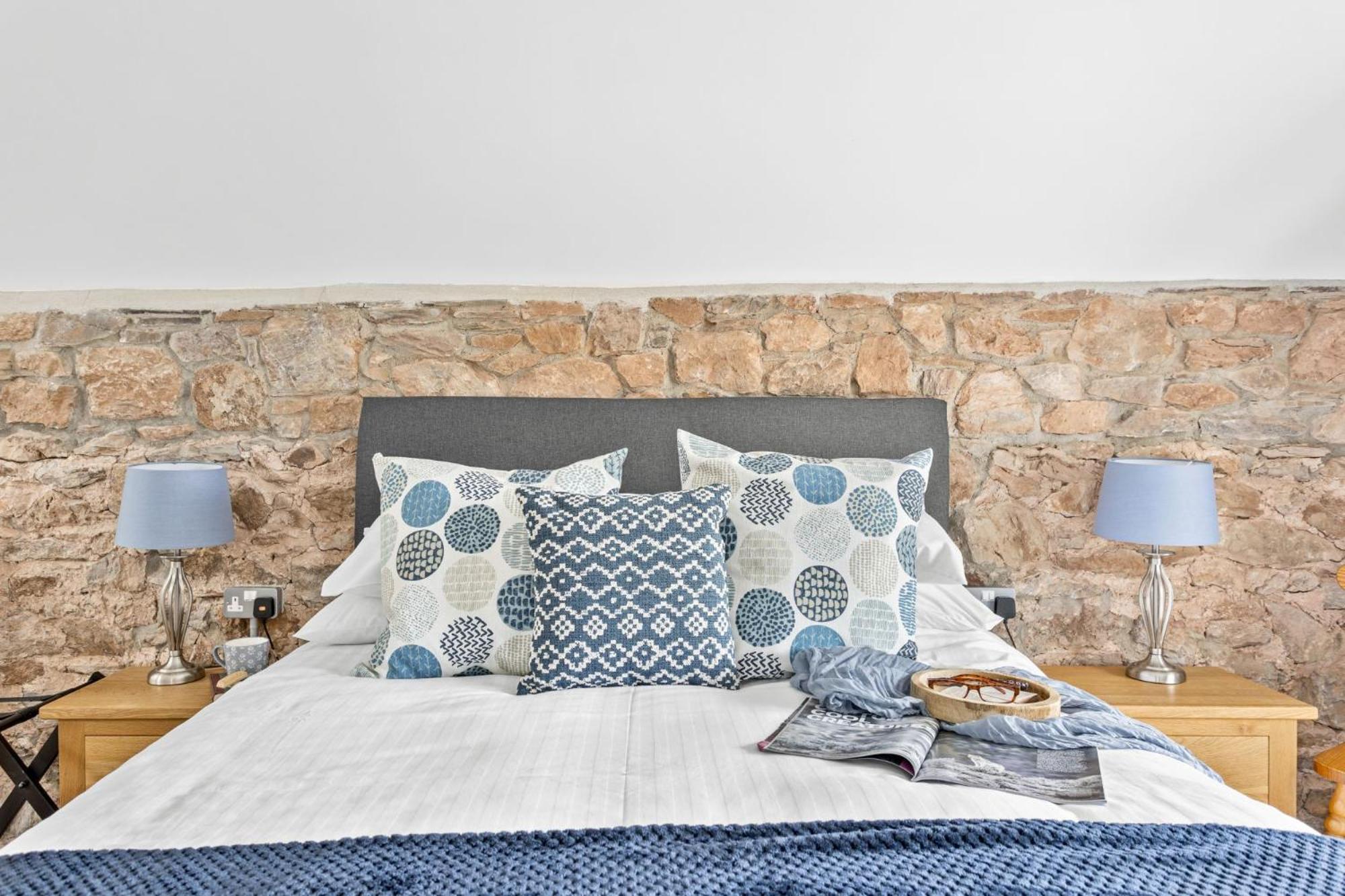 The Dairy, Higher Yalberton Farm - Free parking, Countryside view, Hot tub