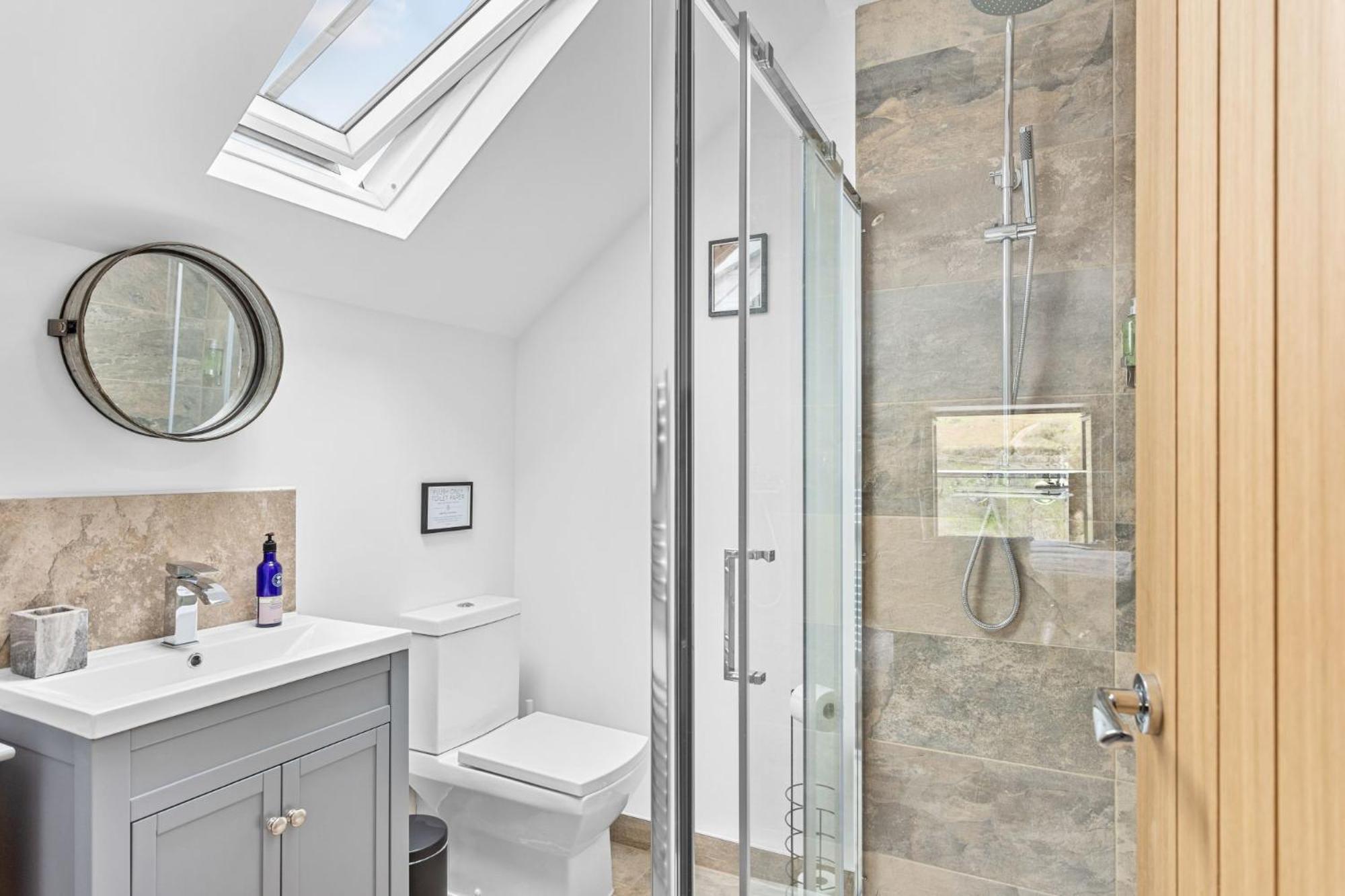 The Dairy, Higher Yalberton Farm - Free parking, Countryside view, Hot tub