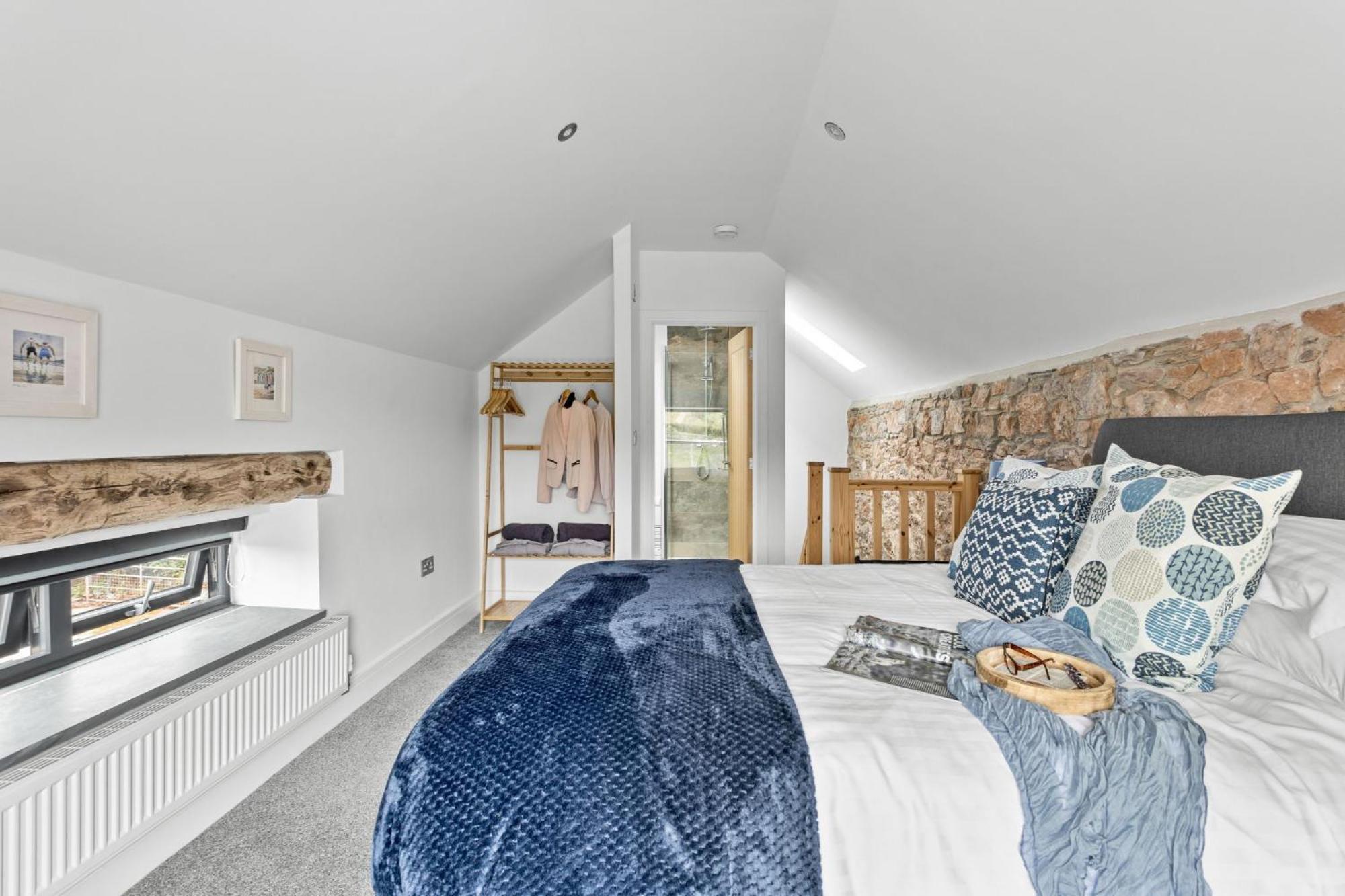 The Dairy, Higher Yalberton Farm - Free parking, Countryside view, Hot tub