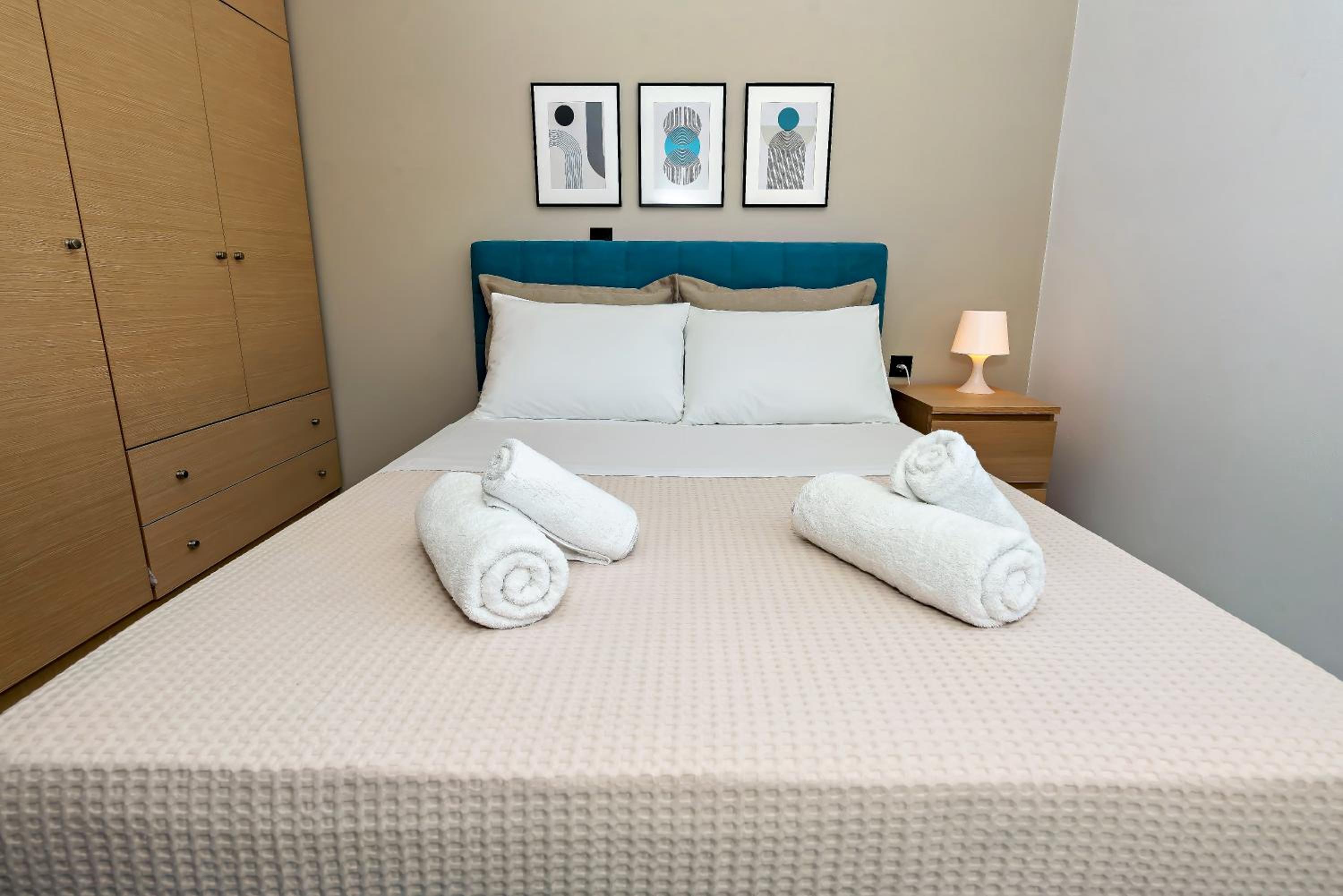 Dioni Apartments