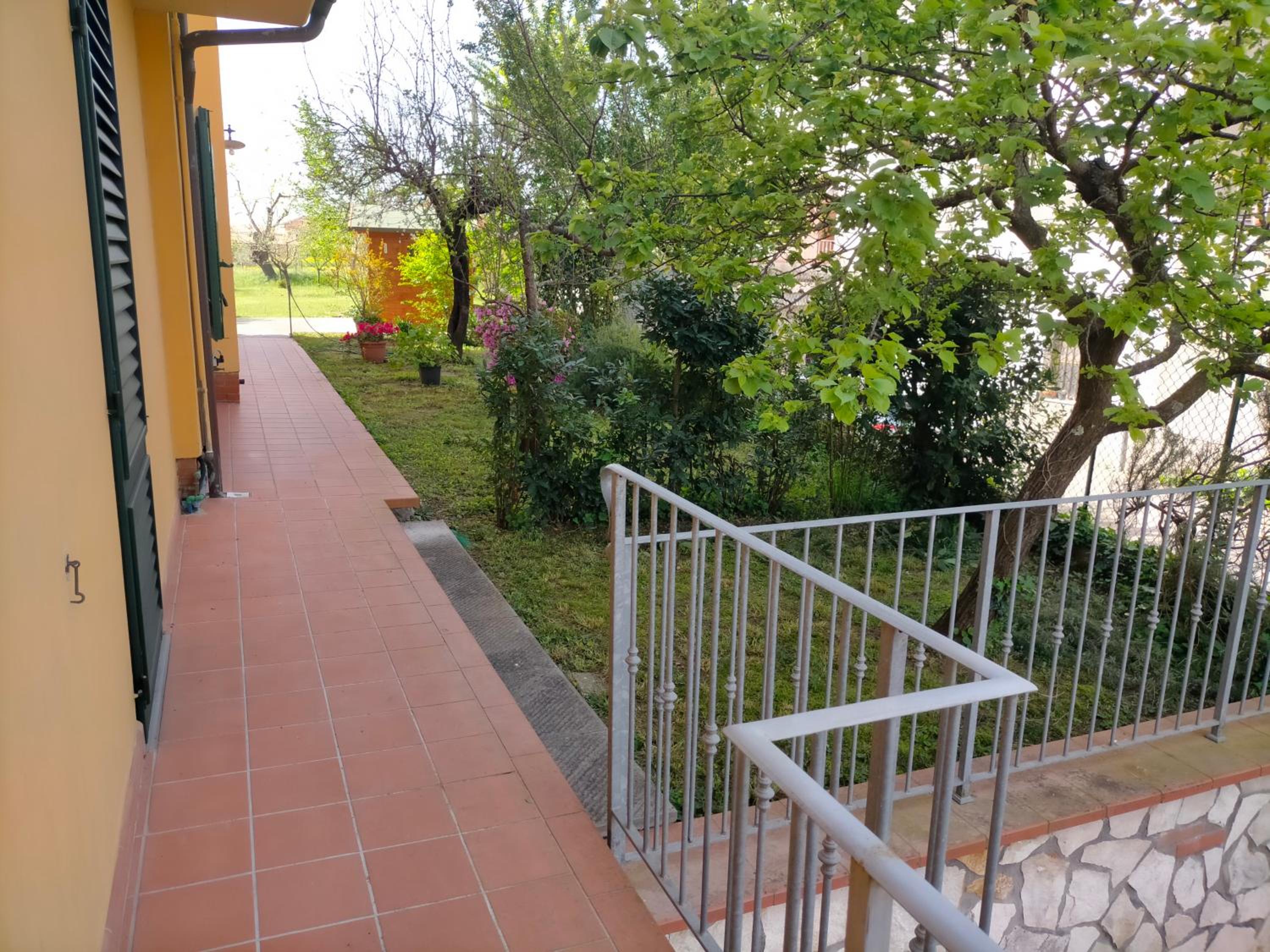 Photo 33