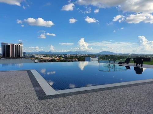Kozi Square Infinity Pool III photo 7