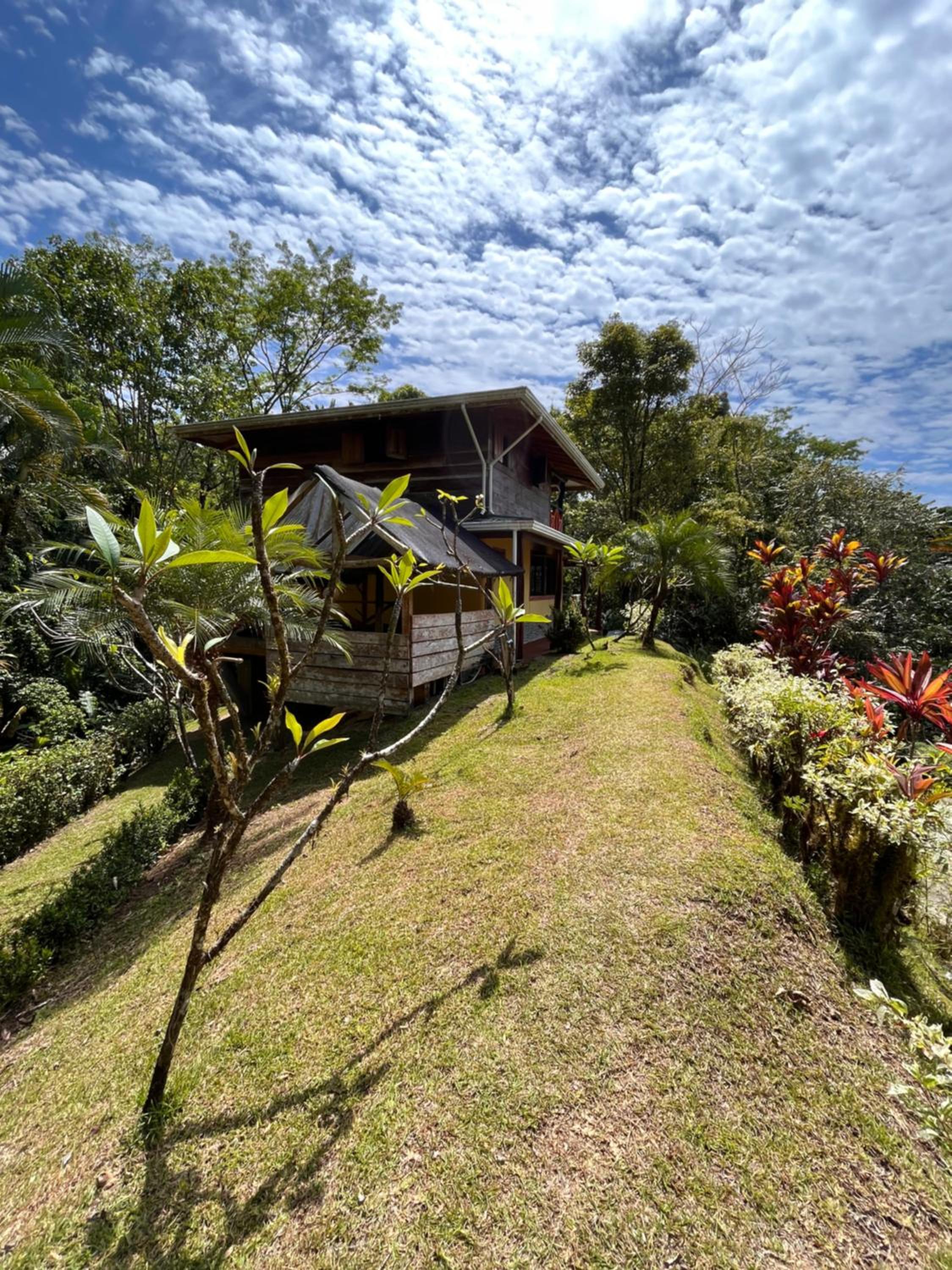 Casa’ Mapola : typical jungle beach house