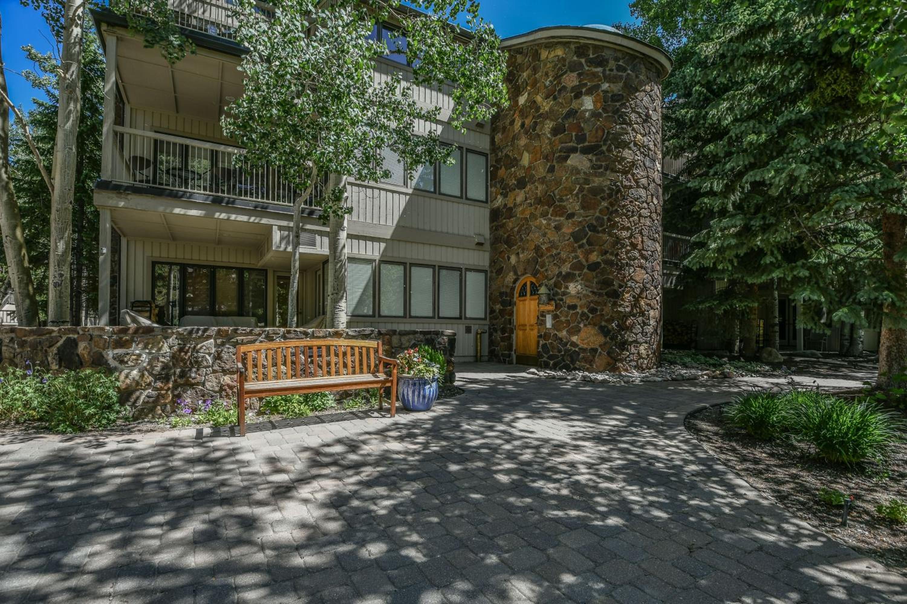 Chateau DuMont Oversized 2 Bed 2 Bath CDMR view 3
