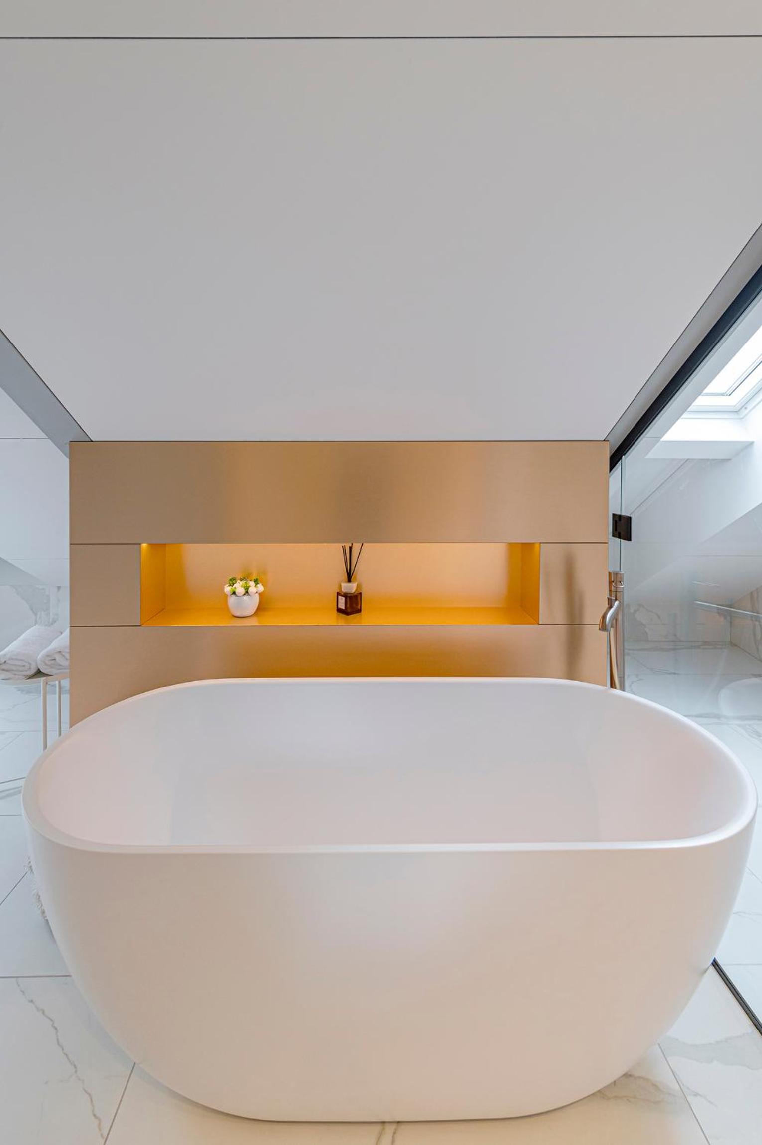 Elegant 2 BD Apartment with terrace by Domvia view 2