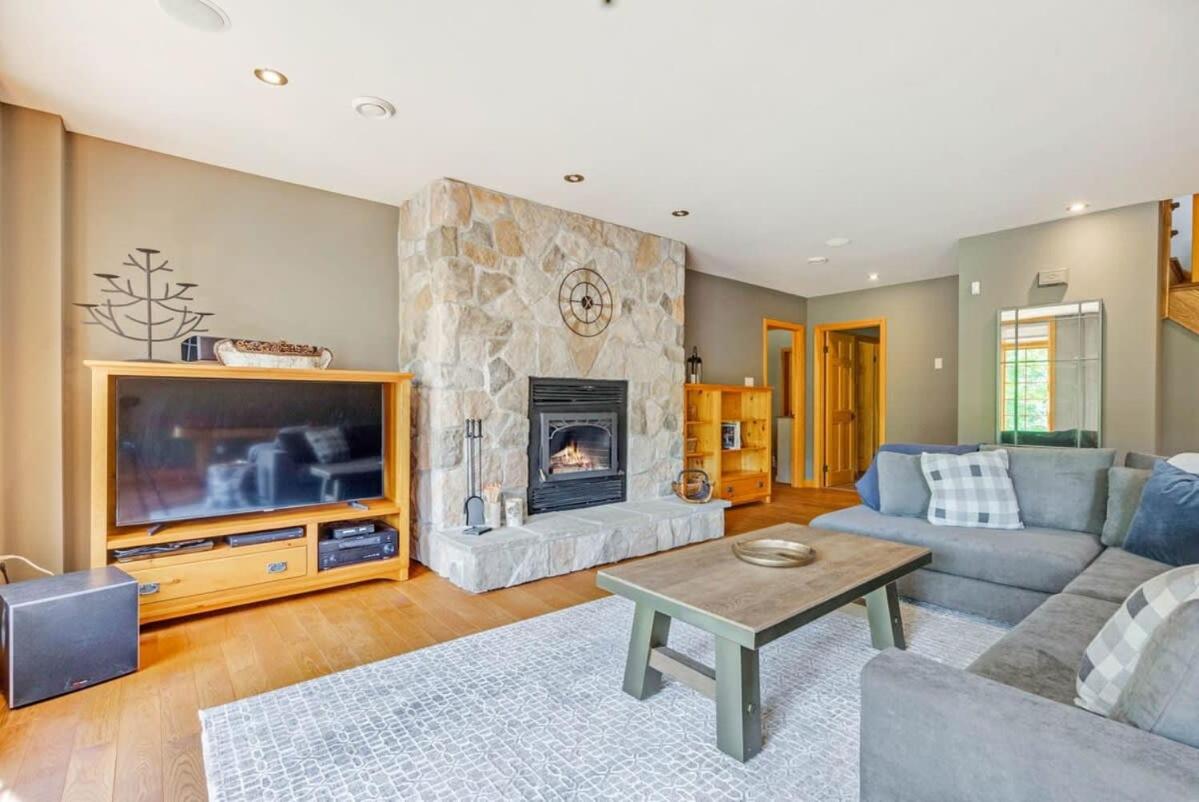 The Vista - Magnificent waterfront beach & hot tub