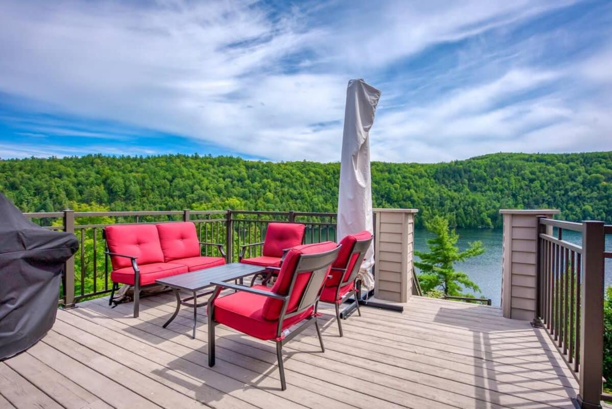 The Vista - Magnificent waterfront beach & hot tub