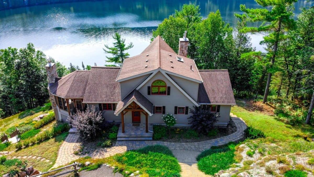 The Vista - Magnificent waterfront beach & hot tub