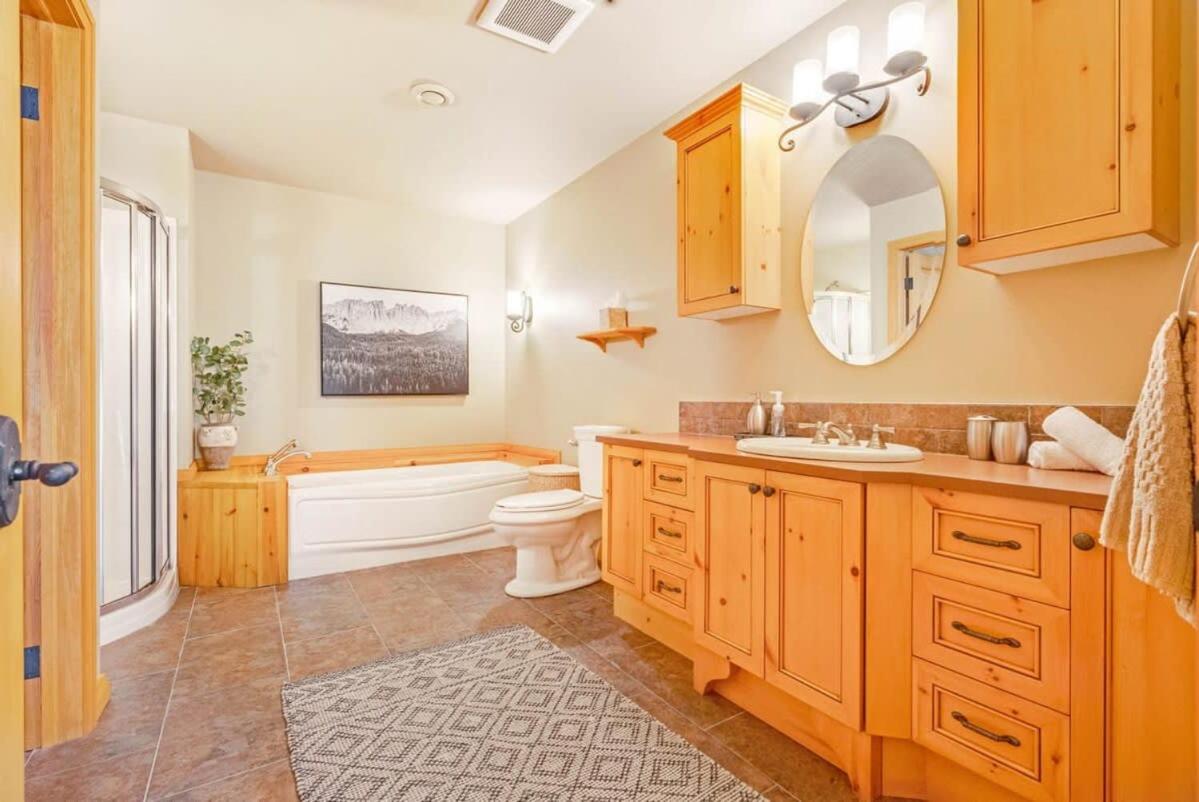The Vista - Magnificent waterfront beach & hot tub