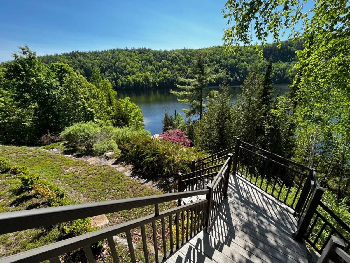 The Vista - Magnificent waterfront beach & hot tub