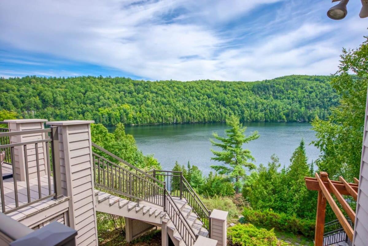 The Vista - Magnificent waterfront beach & hot tub