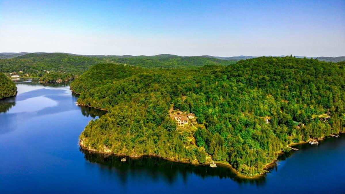 The Vista - Magnificent waterfront beach & hot tub