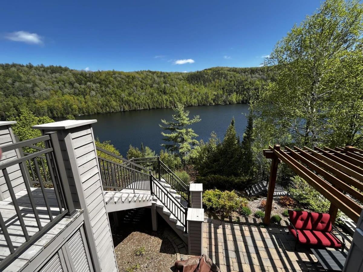 The Vista - Magnificent waterfront beach & hot tub