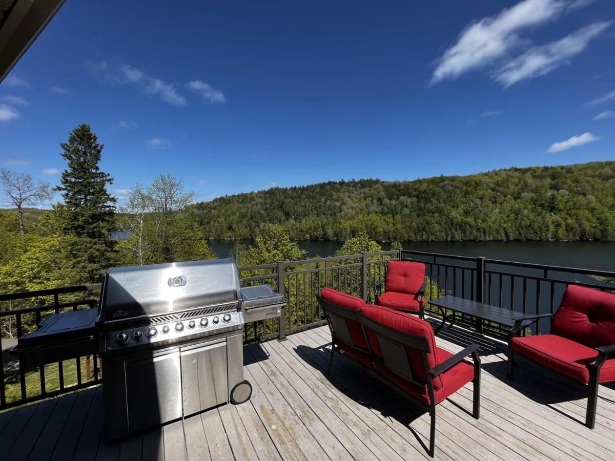 The Vista - Magnificent waterfront beach & hot tub