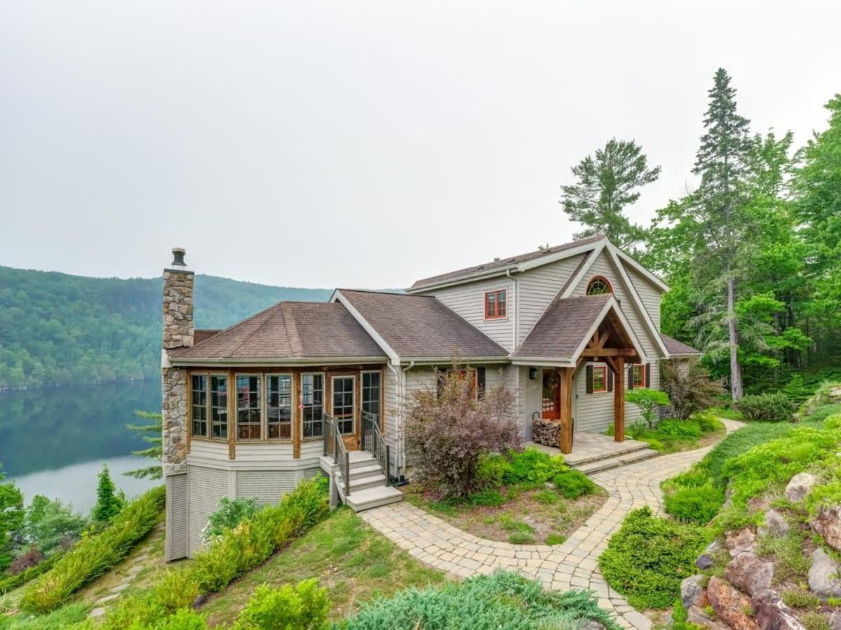 The Vista - Magnificent waterfront beach & hot tub