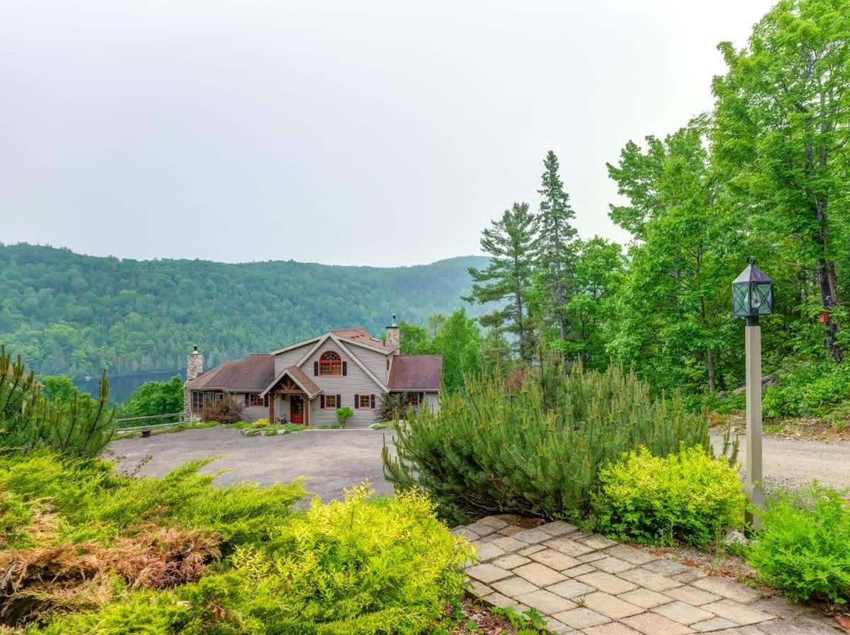 The Vista - Magnificent waterfront beach & hot tub