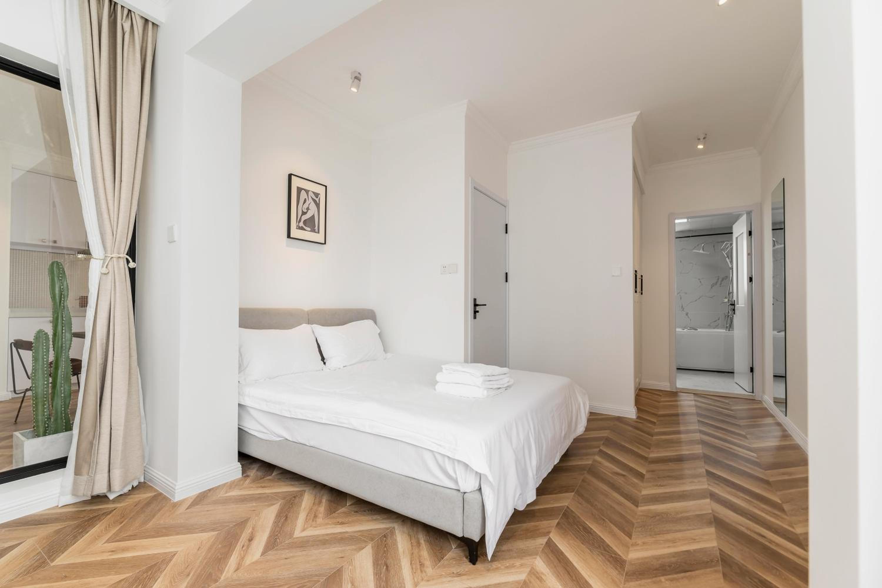 Shanghai Hills& Xu's Cozy Apartment,Lujiazui area,Line 6&9 and Near The Bund