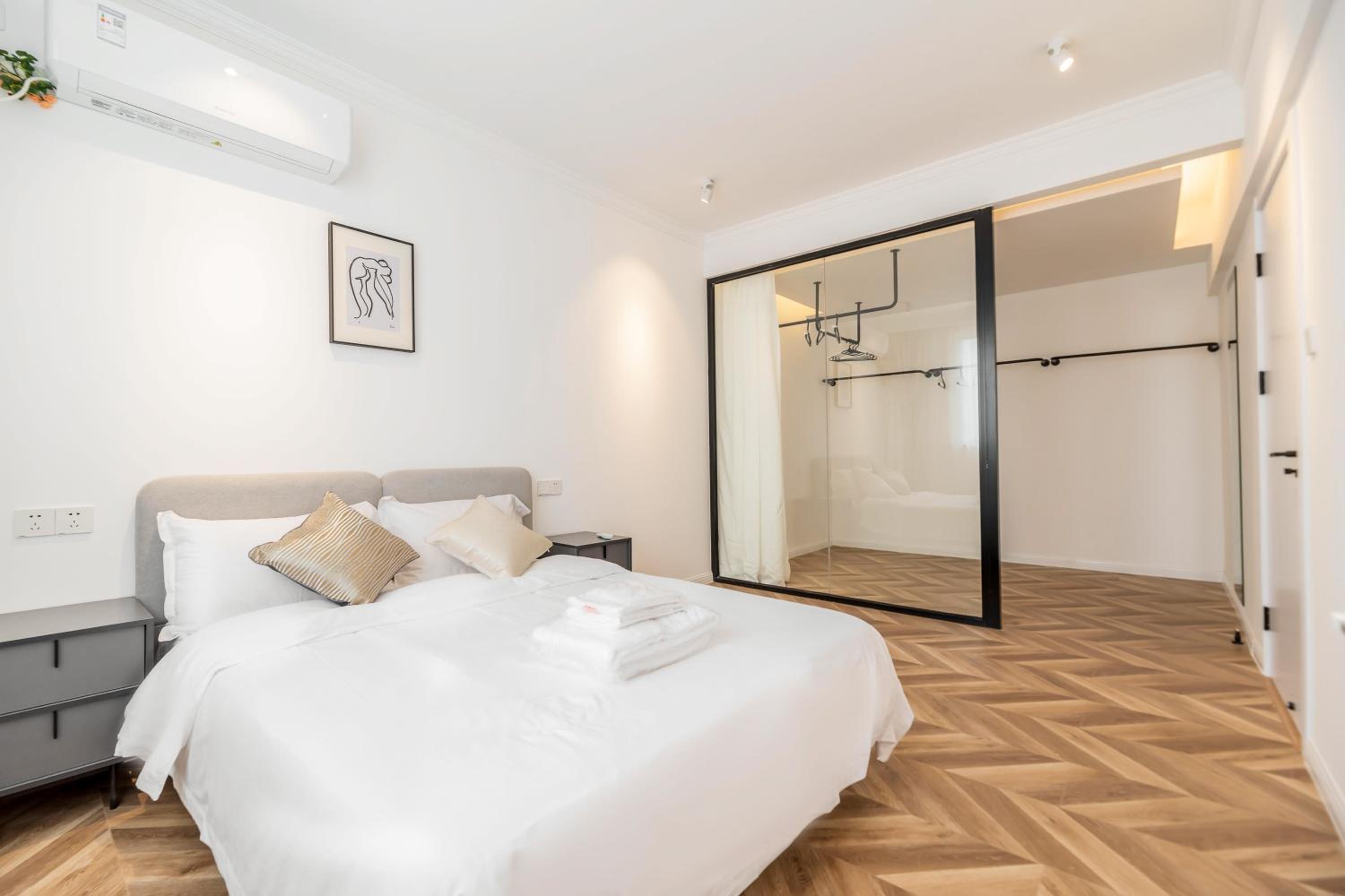 Shanghai Hills& Xu's Cozy Apartment,Lujiazui area,Line 6&9 and Near The Bund