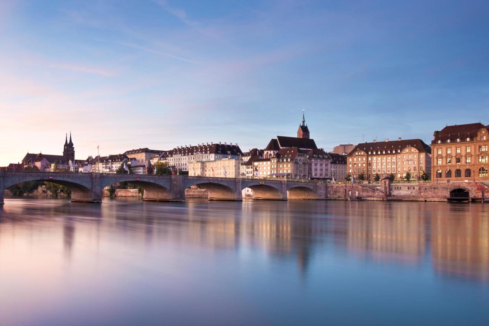Special BLUE TIGER Apartment Basel, Messe Kleinbasel 10-STAR