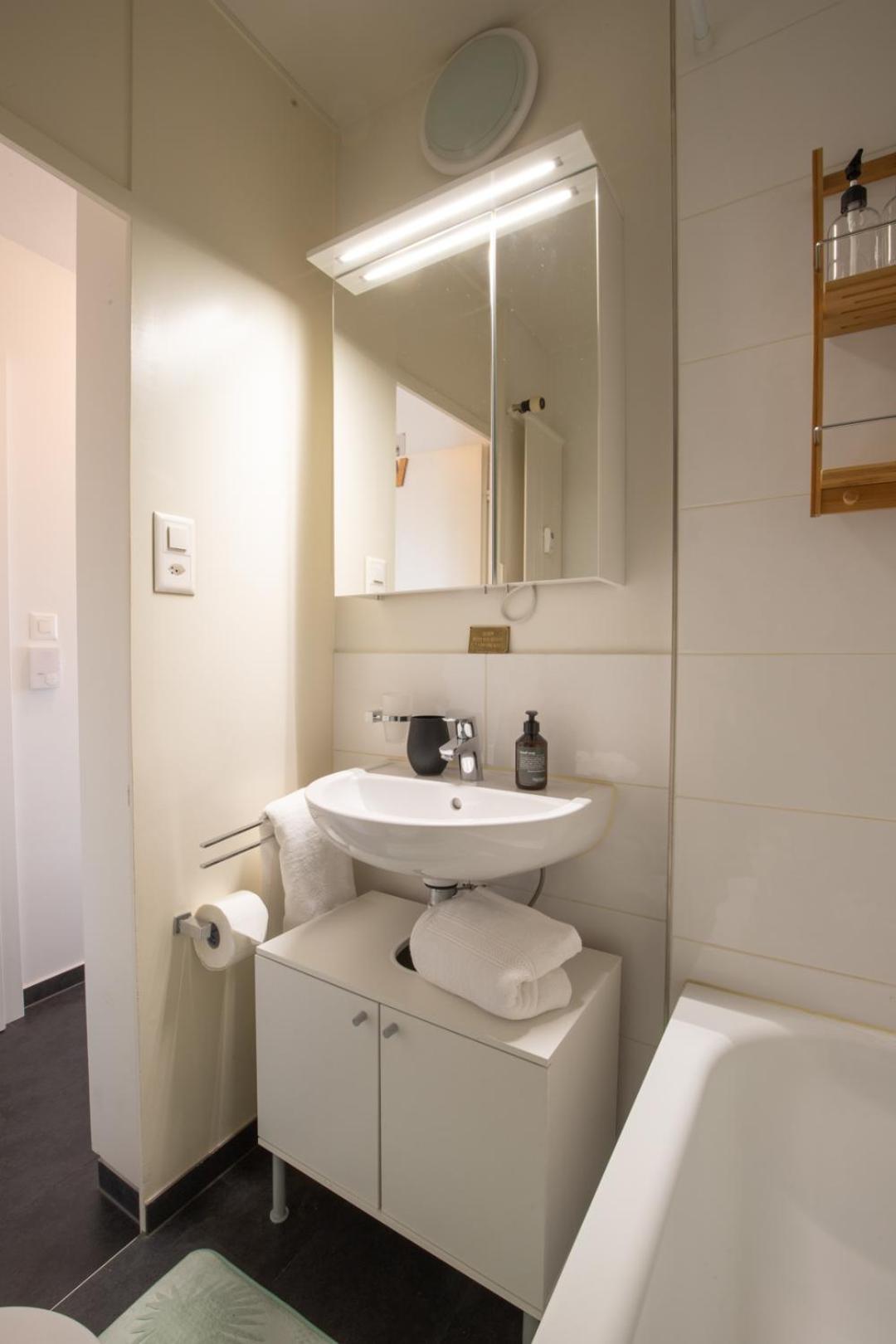 Special MODERN LiSA Apartment Basel, Bahnhof Grossbasel 10-STAR