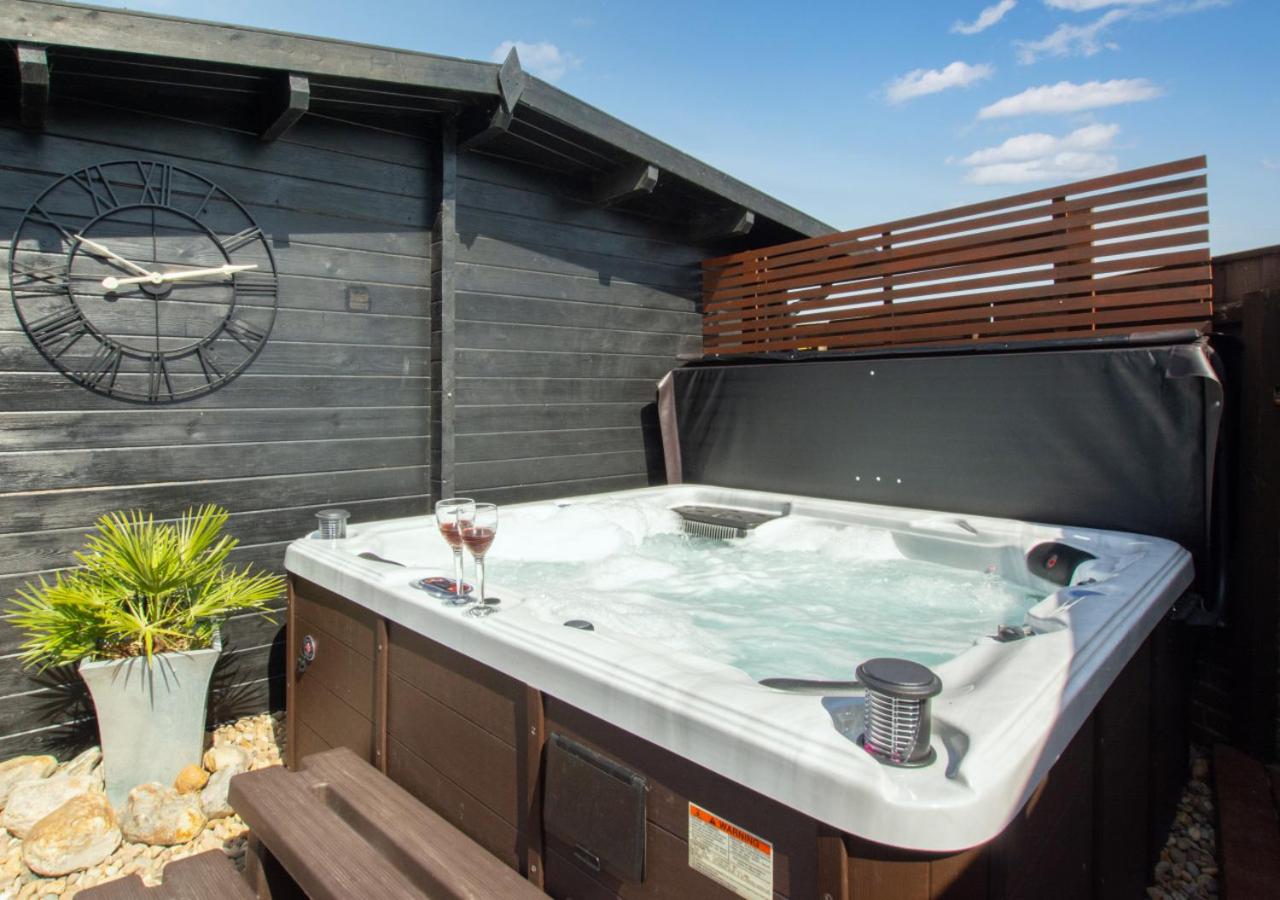 8 Bed in Bacton oc-2383 view 2