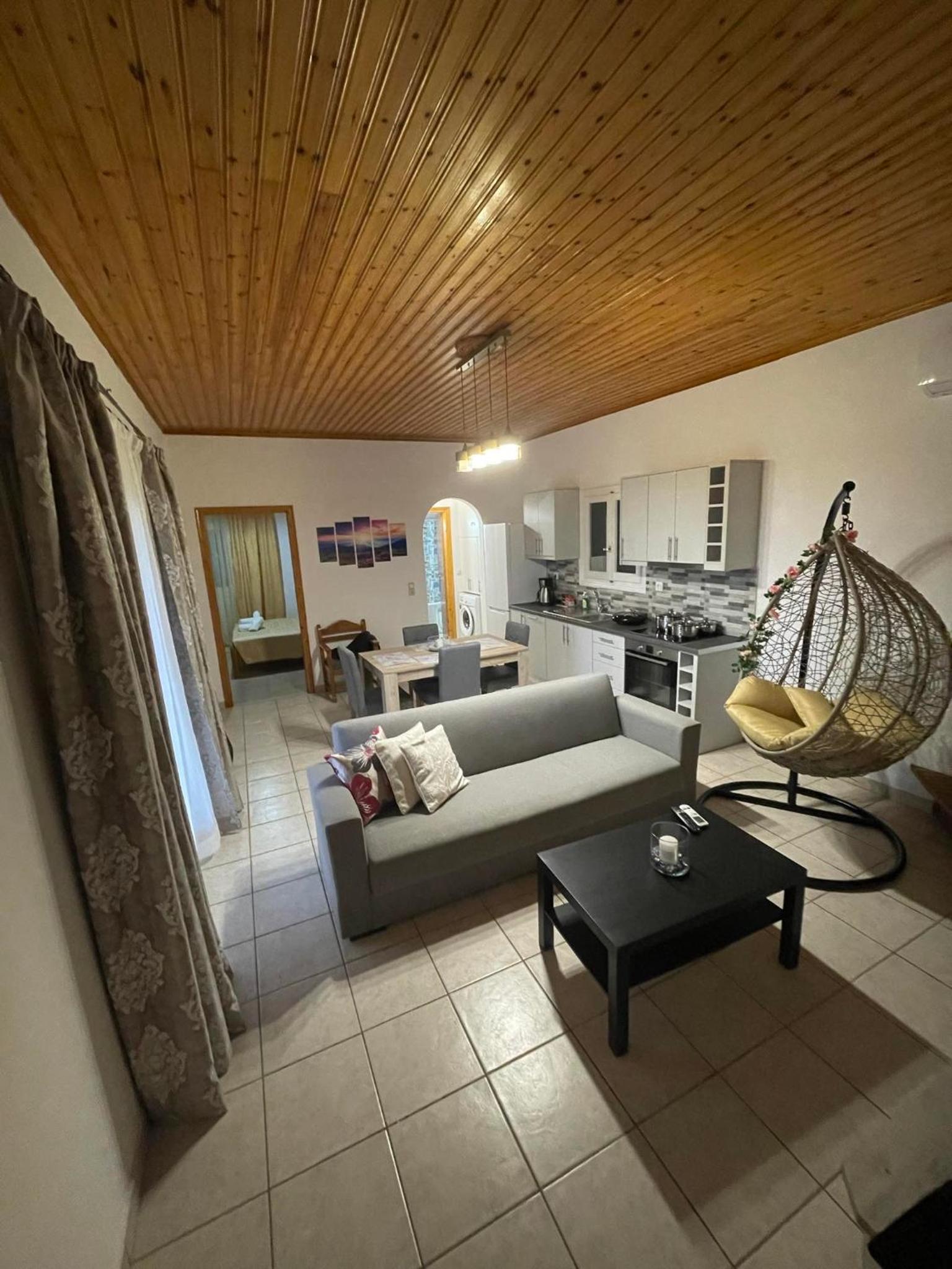 HeleNik Holiday House