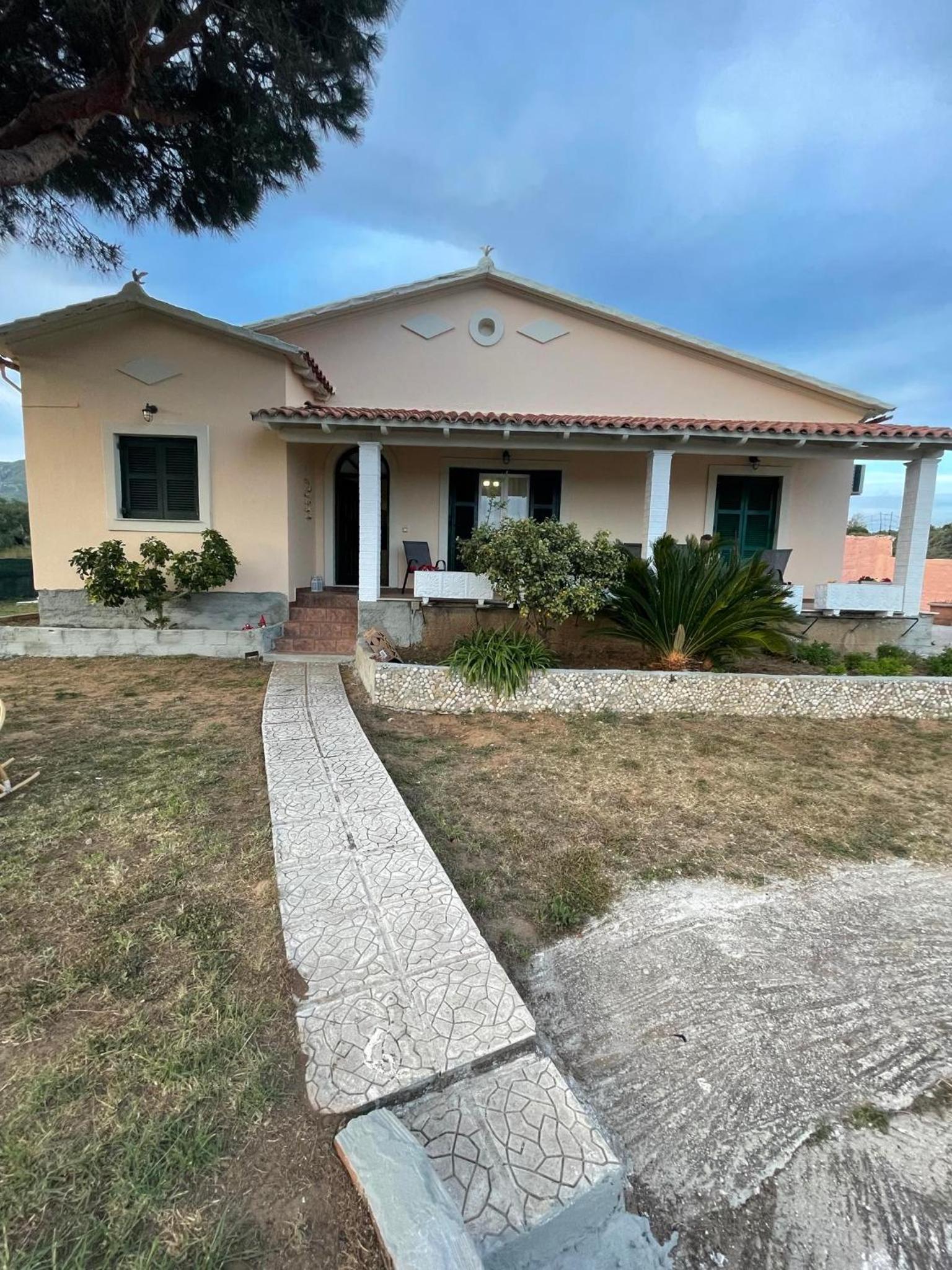 HeleNik Holiday House
