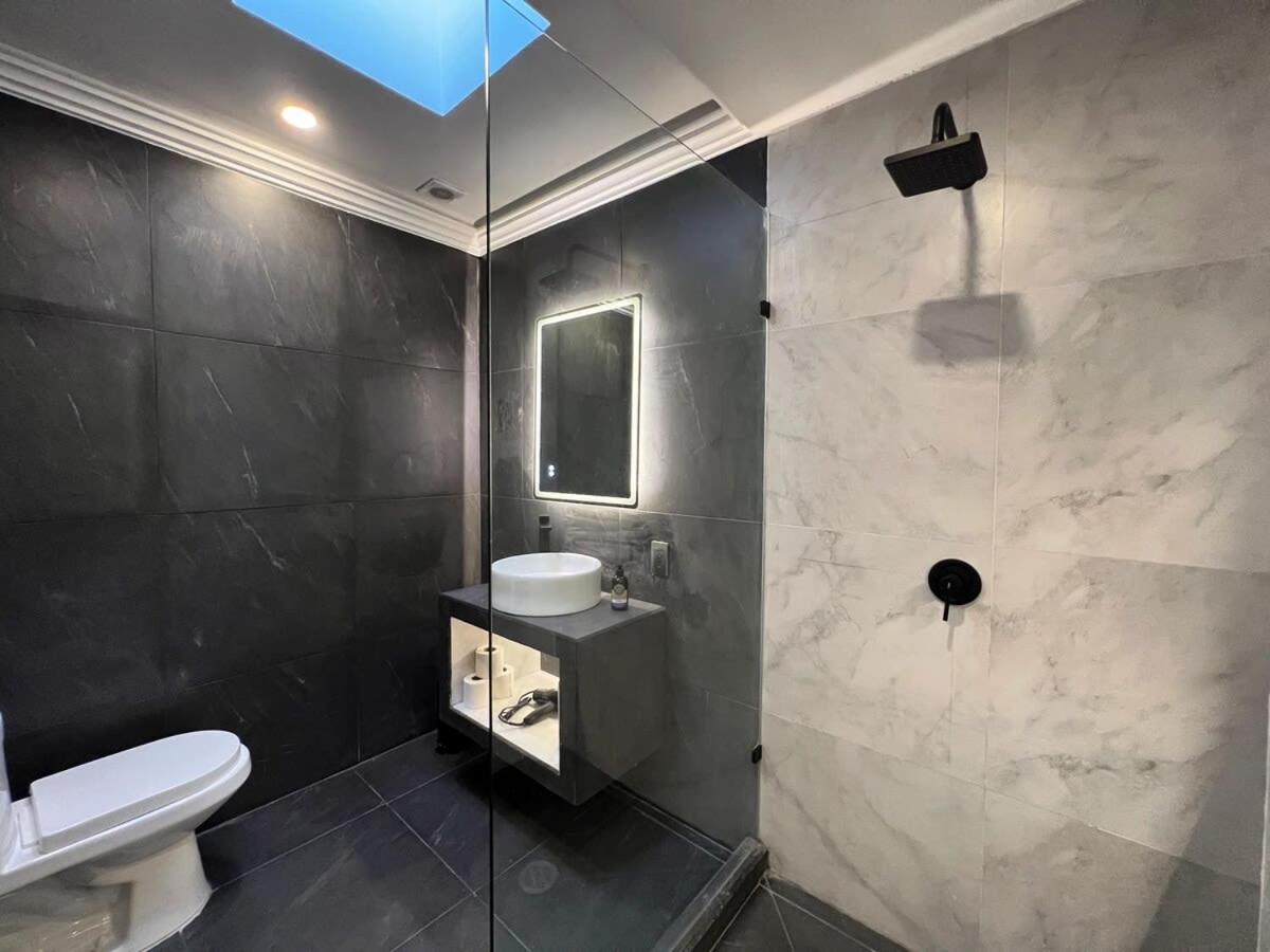 Luxe Polanco Home Private Yard TVs in Each Room photo 5
