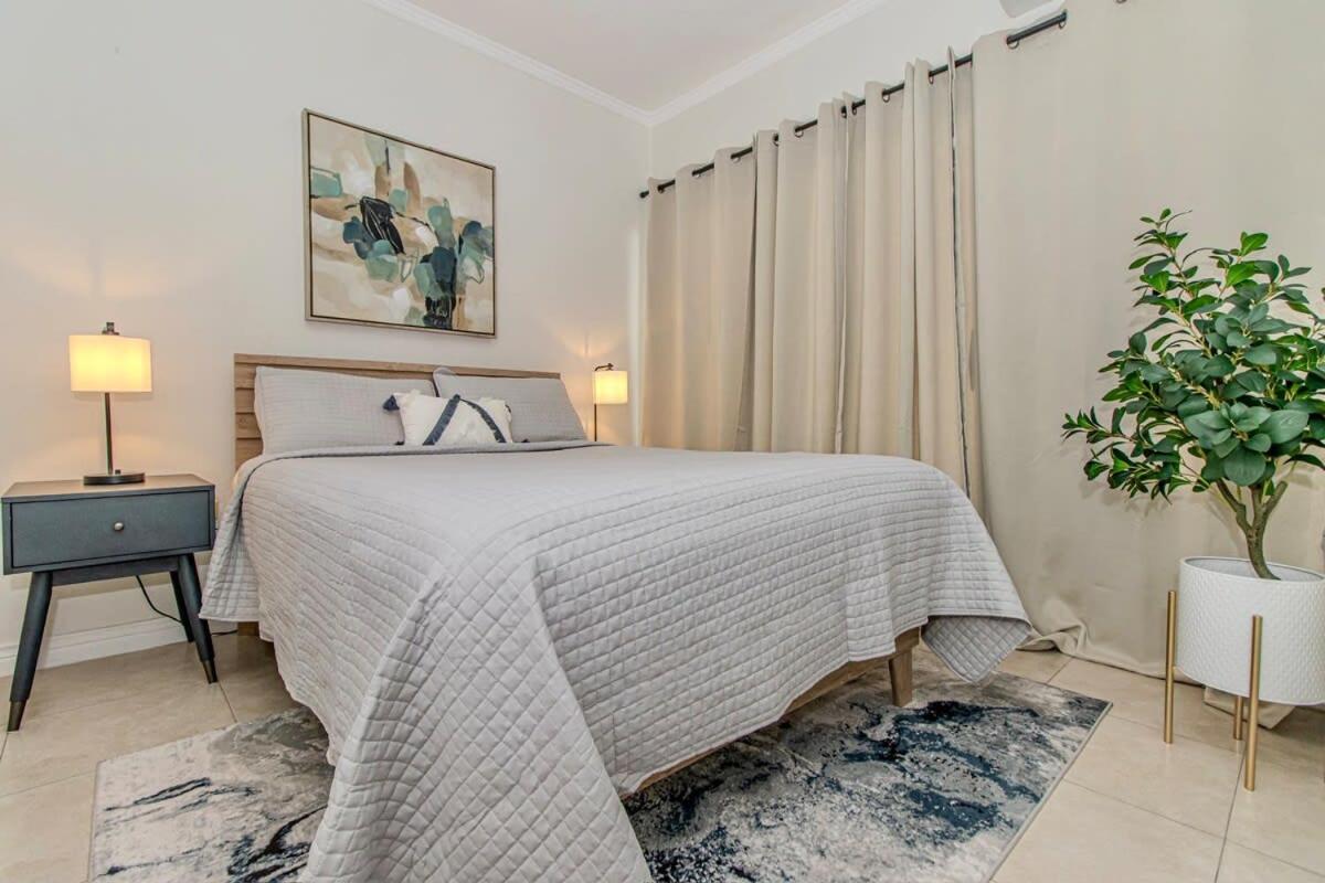 Modern Condo with Pool New Kingston view 4