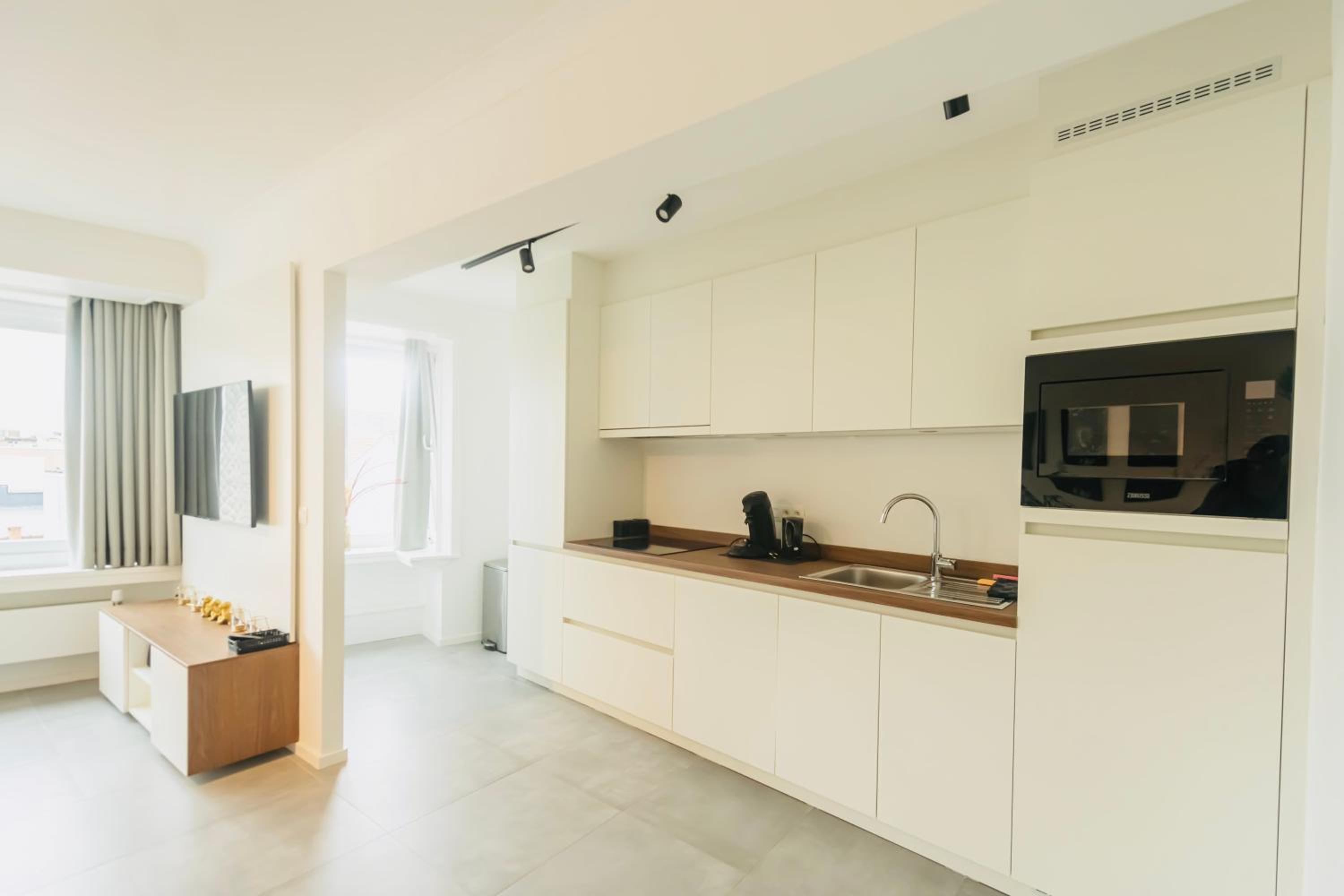 Ostend Center Luxury Top Floor Apartment with Free Parking